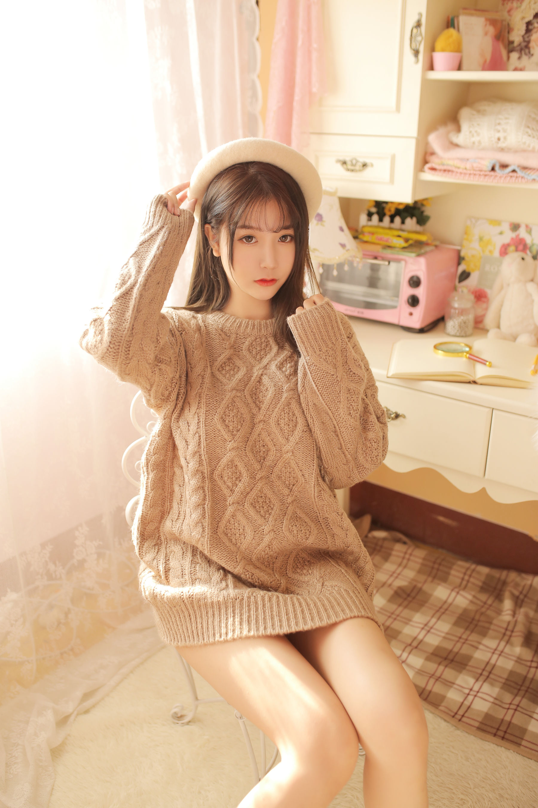 巨乳猫九酱Sakura – 驼色毛衣 [25P]