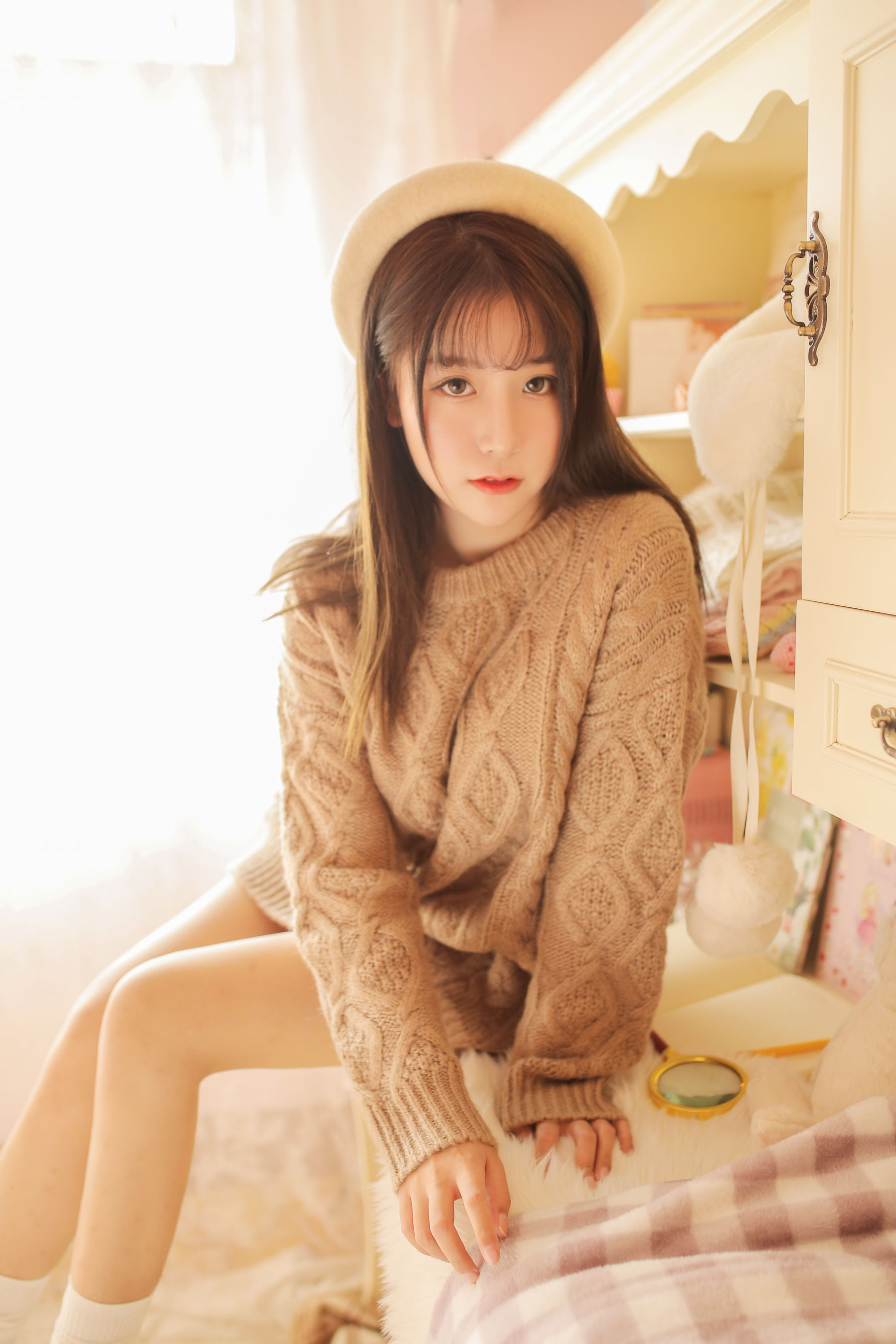 巨乳猫九酱Sakura – 驼色毛衣 [25P]