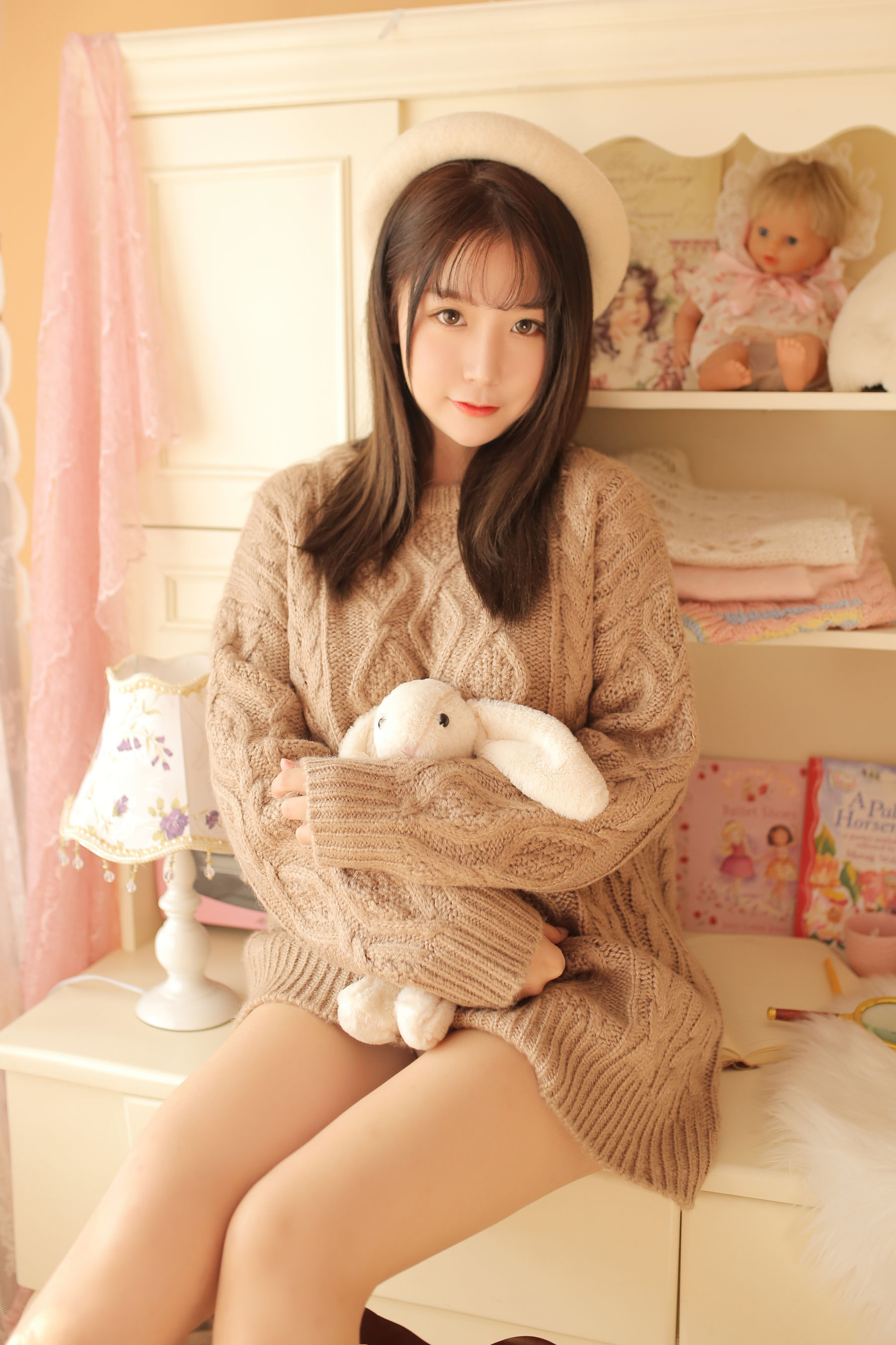 巨乳猫九酱Sakura – 驼色毛衣 [25P]