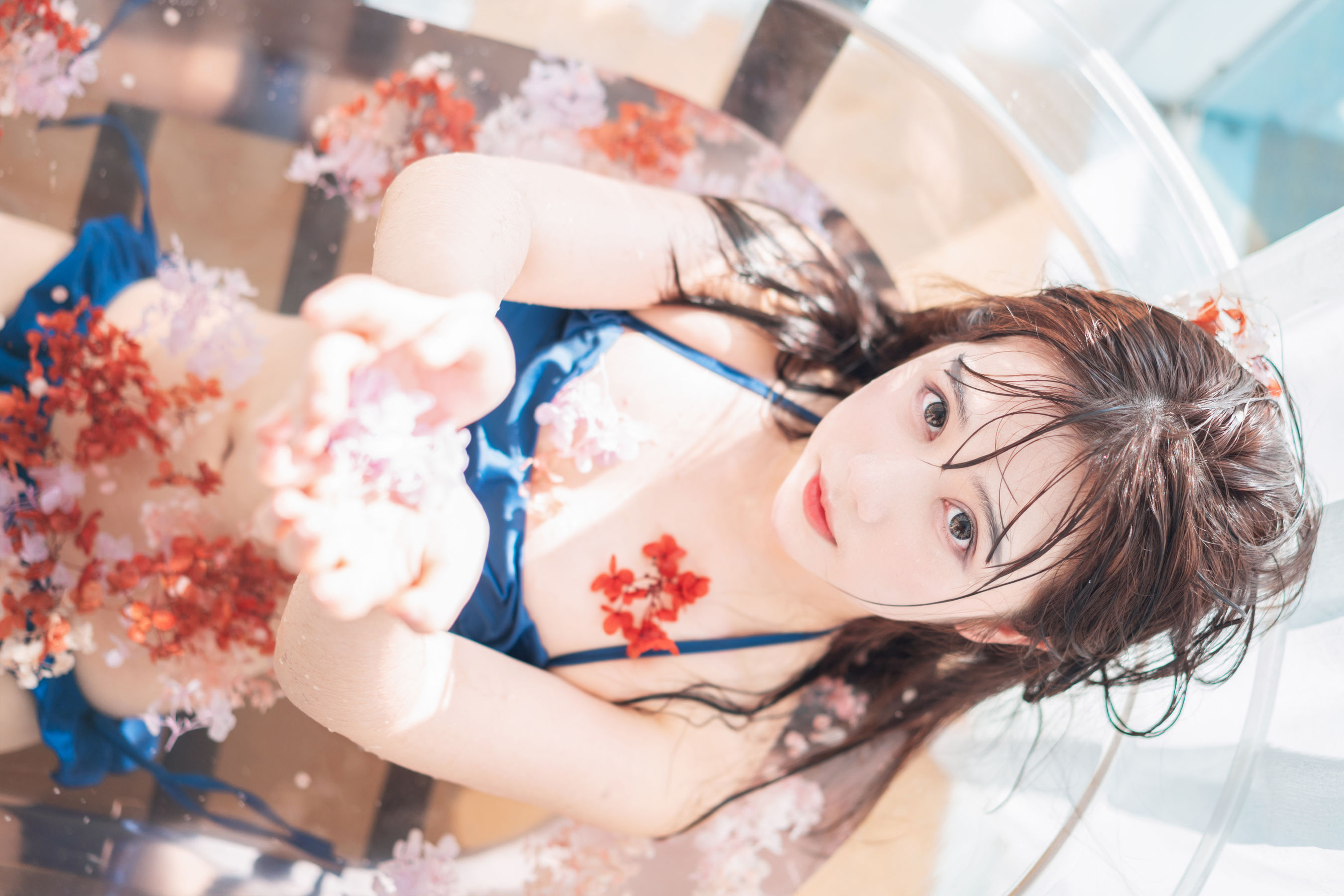 微博福利姬镜酱 私奔之泳衣 [61P]