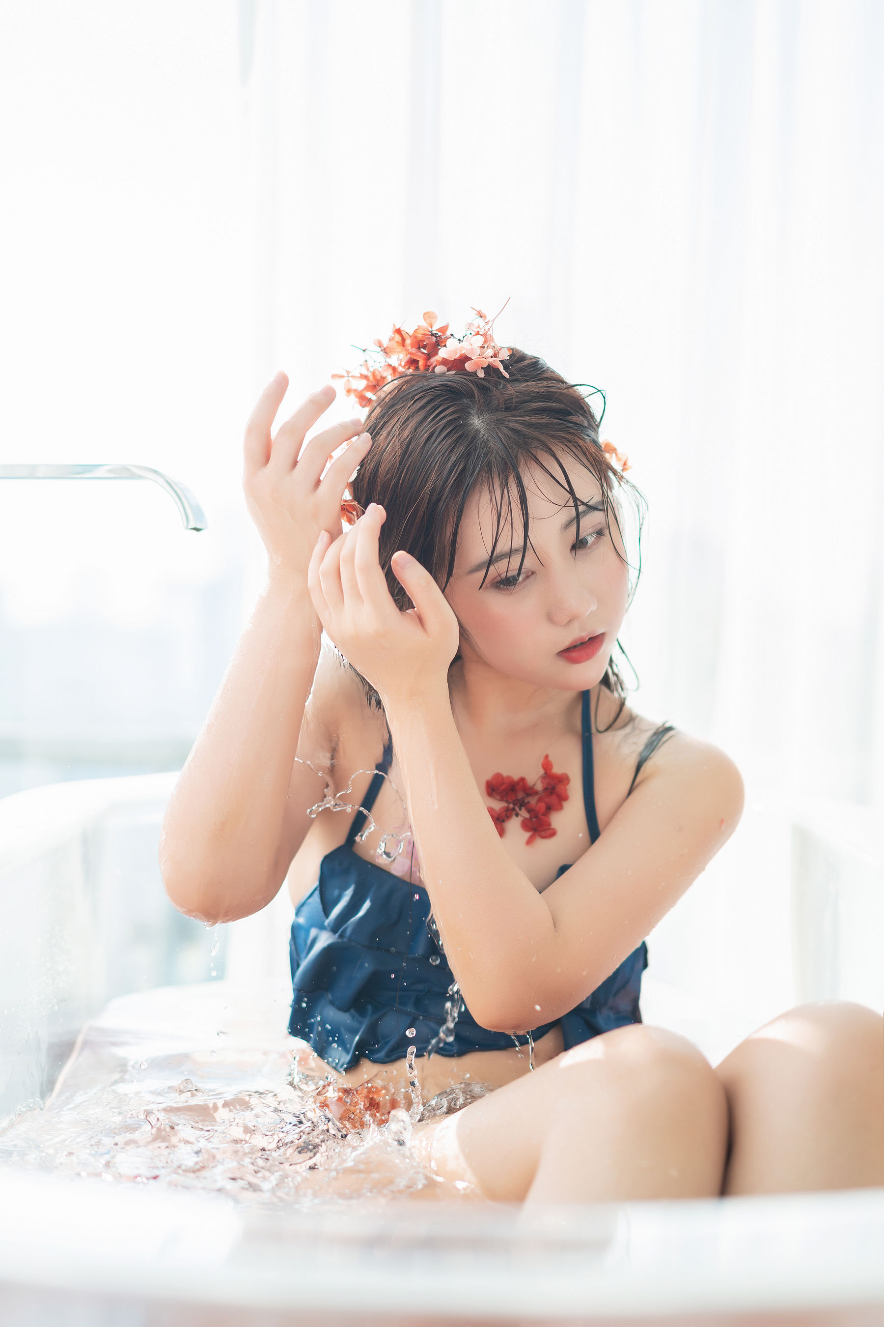 微博福利姬镜酱 私奔之泳衣 [61P]