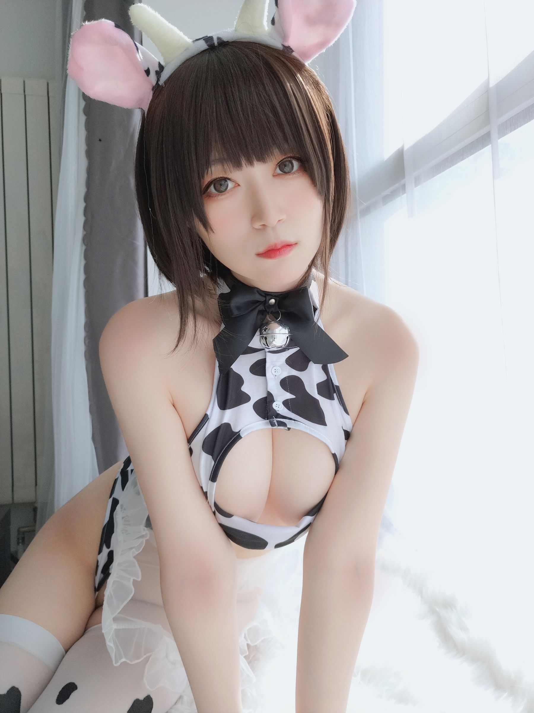 Coser小姐姐白银 – 可爱奶牛 [90P]
