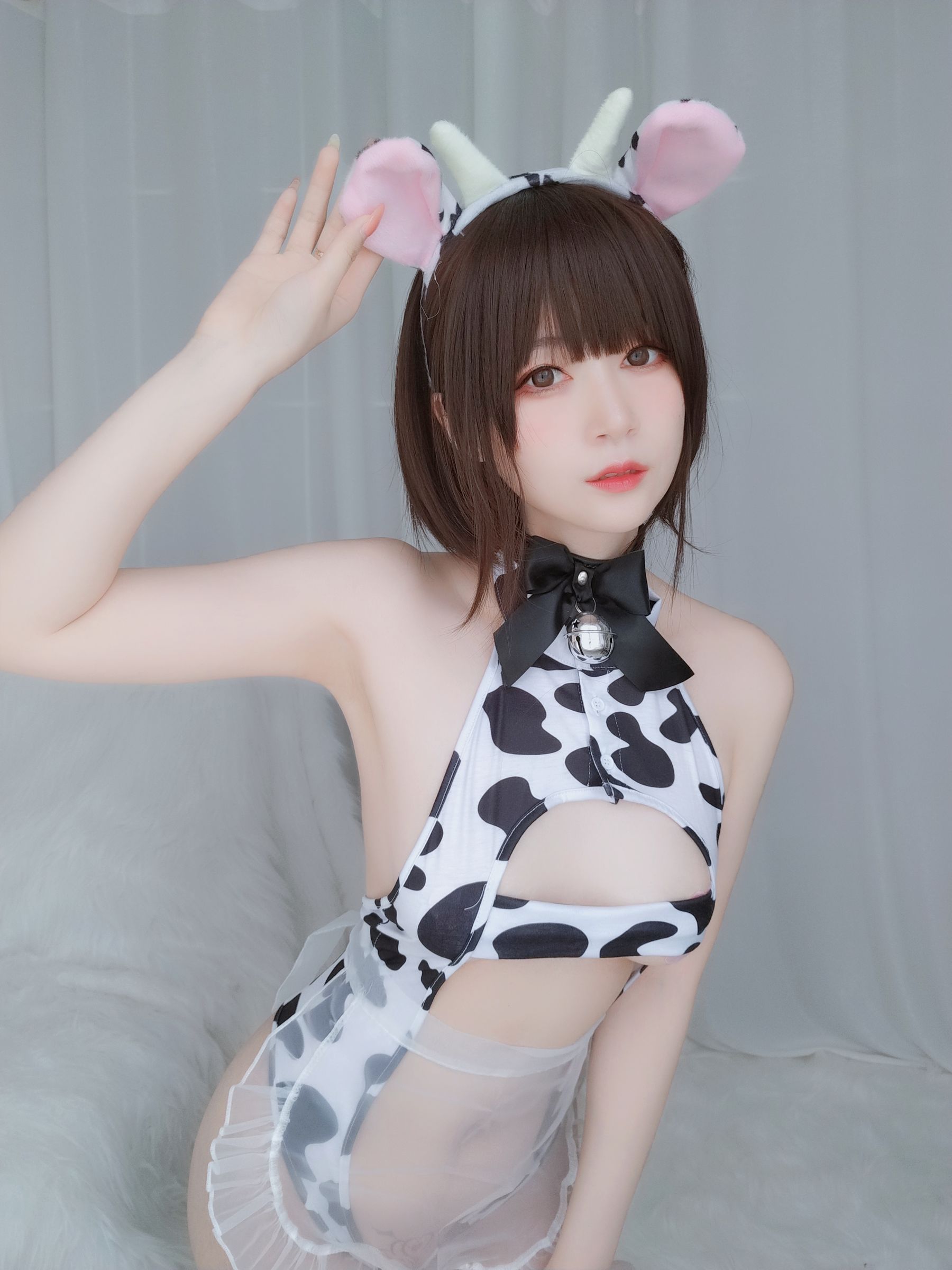Coser小姐姐白银 – 可爱奶牛 [90P]