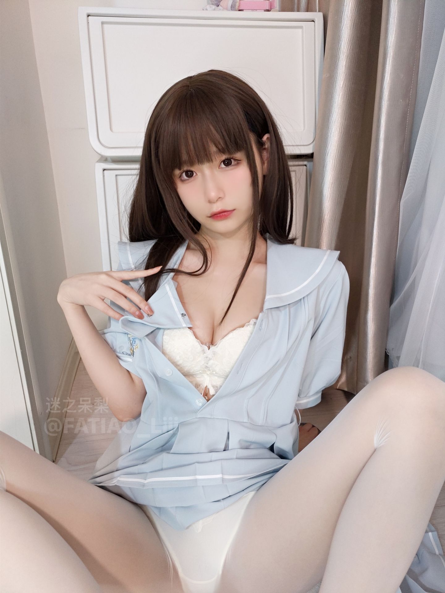 迷之呆梨(发条少女)[fantia] – 灰丝情 [20P]