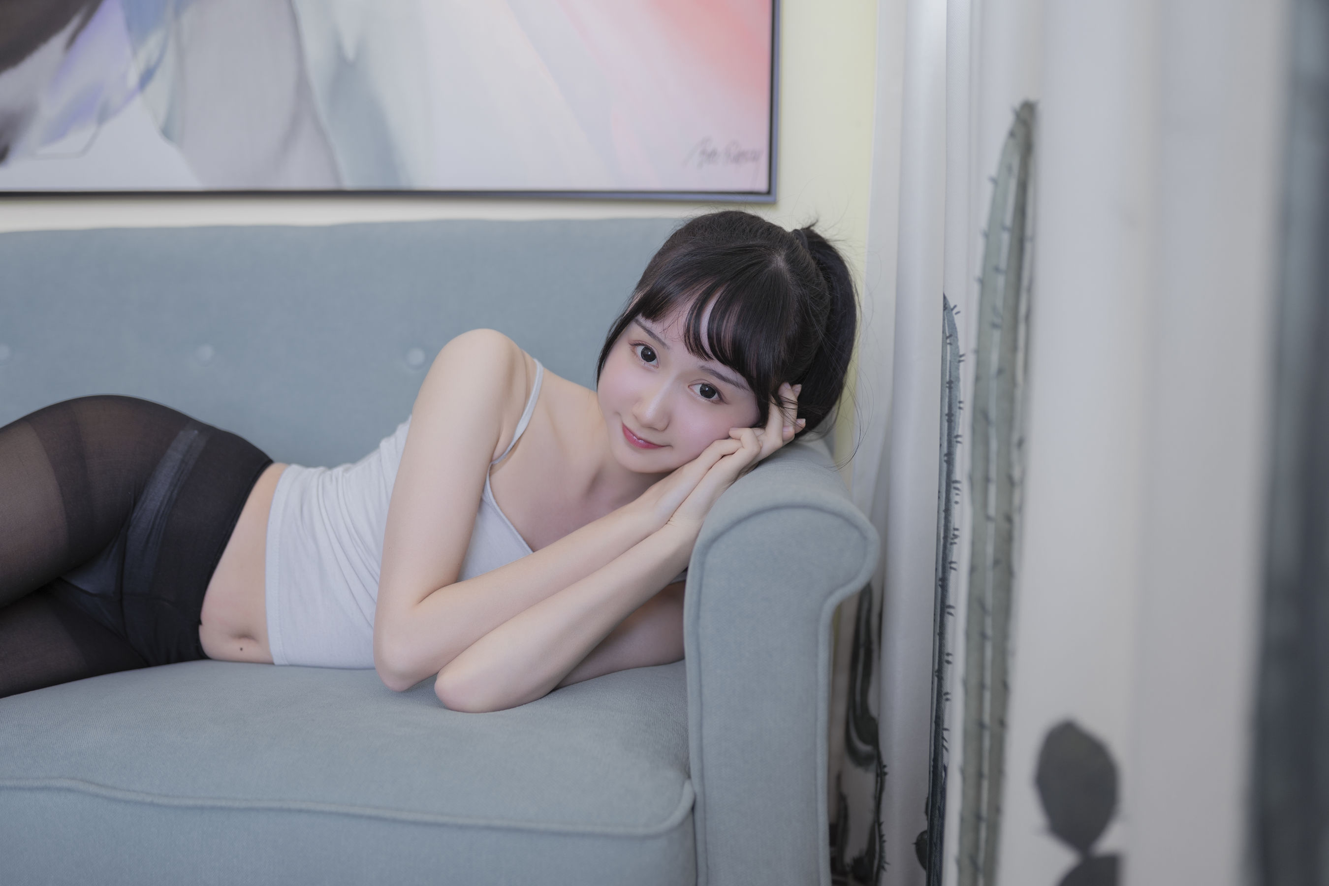 [萝莉COS] 木绵绵OwO – 背心黑丝居家 [40P]