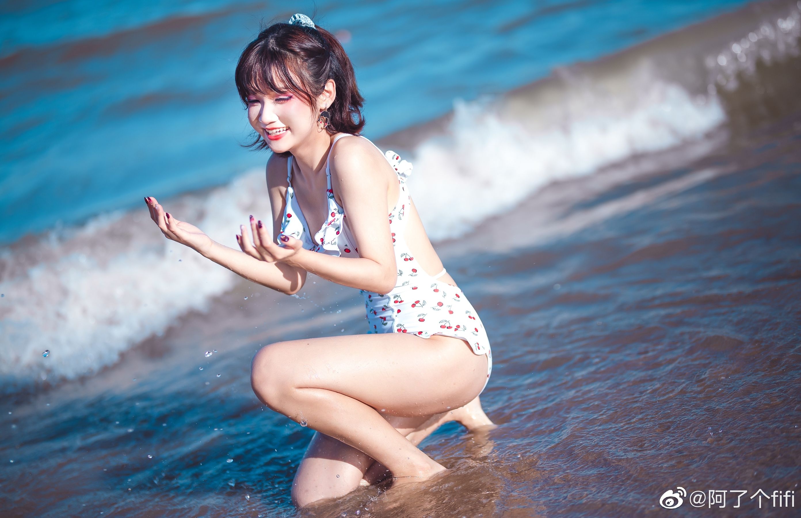 动漫博主阿了个fifi – 夏天泳装 [13P]