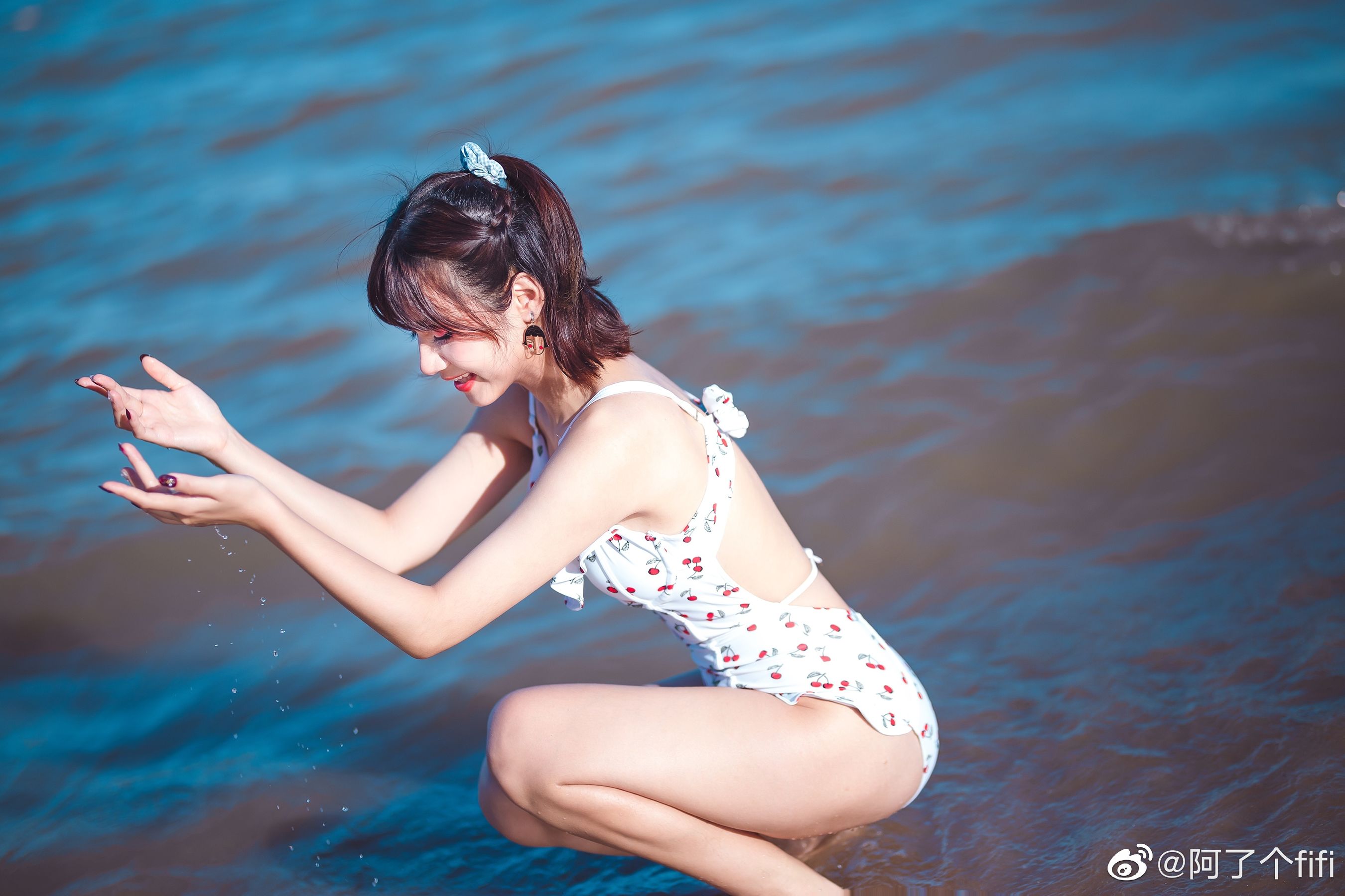 动漫博主阿了个fifi – 夏天泳装 [13P]