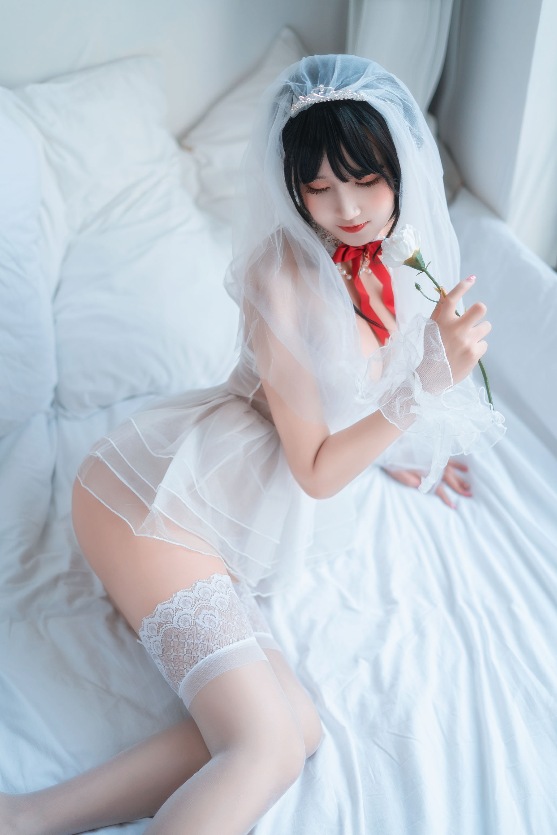 微博妹子三度_69 – 婚纱孔雀翎 [24P]