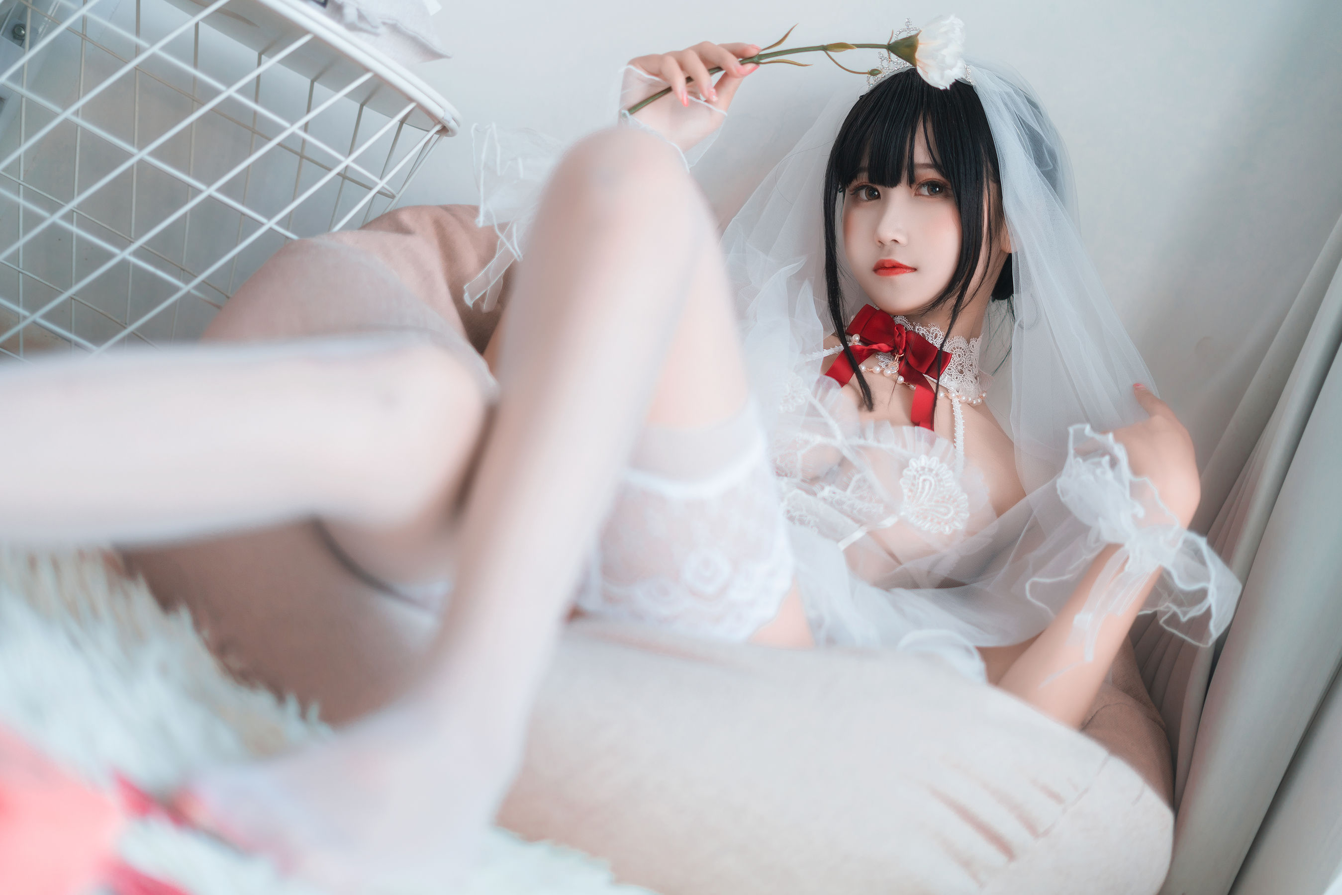 微博妹子三度_69 – 婚纱孔雀翎 [24P]