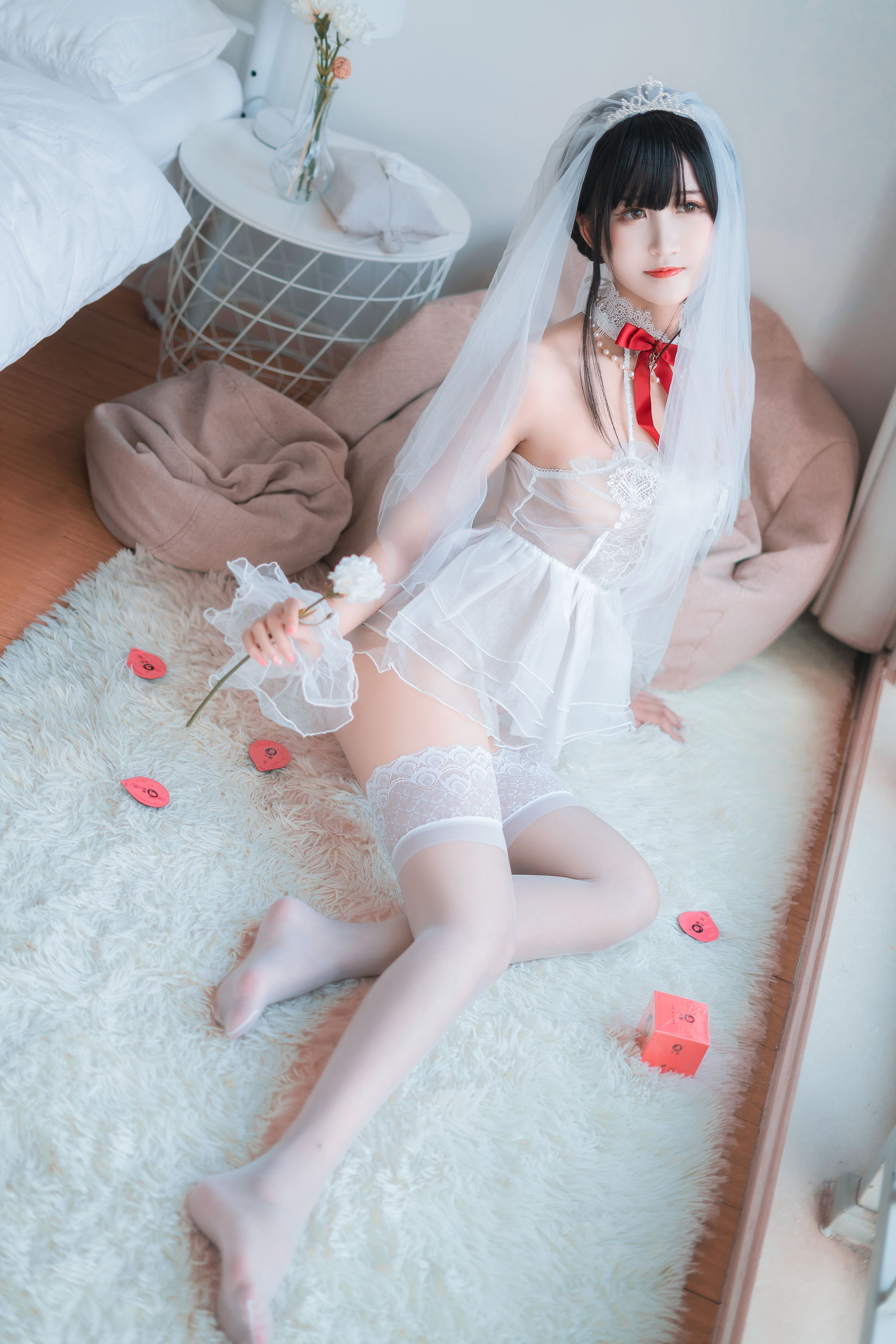 微博妹子三度_69 – 婚纱孔雀翎 [24P]