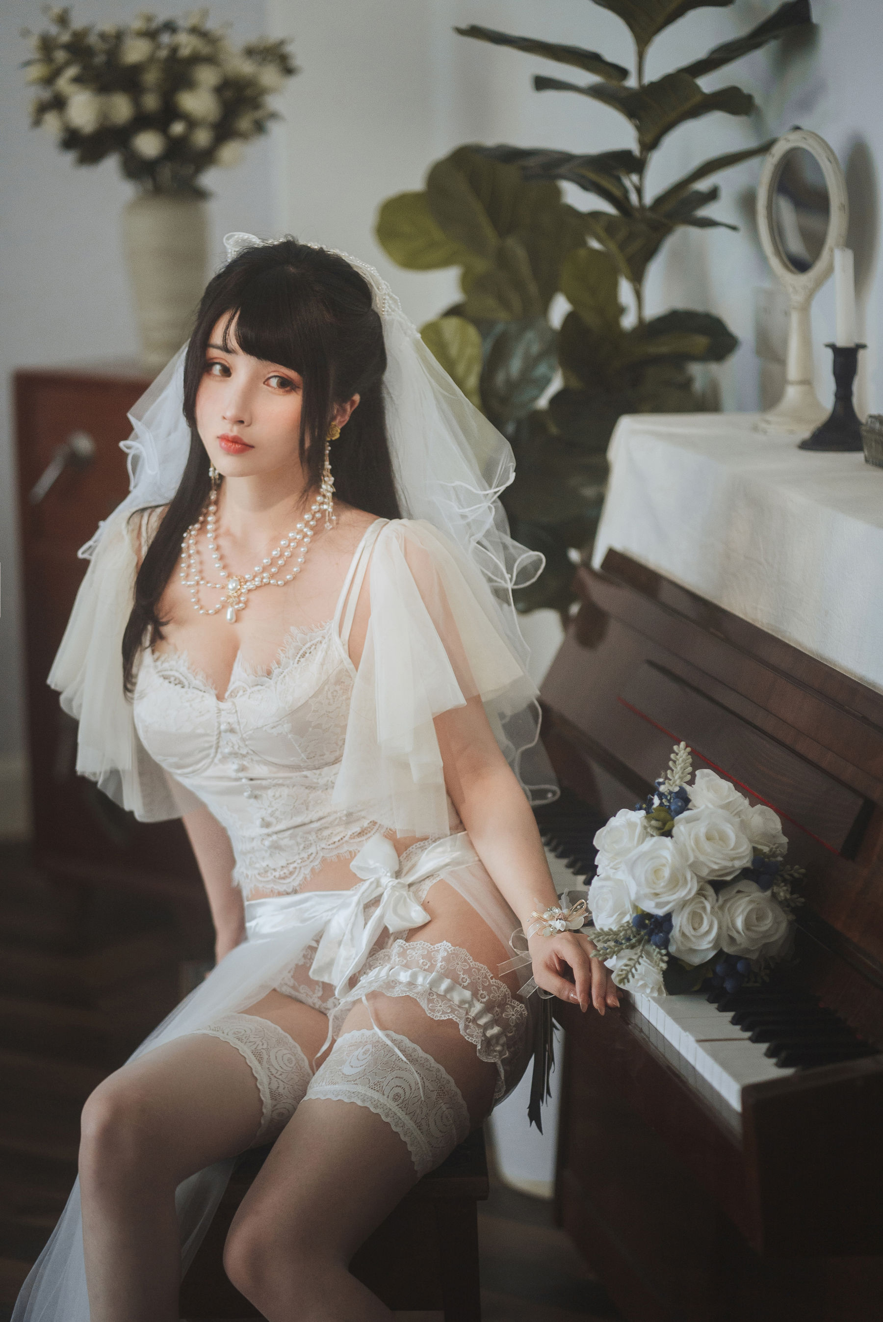 COS福利rioko凉凉子 – 透明婚纱 [37P]