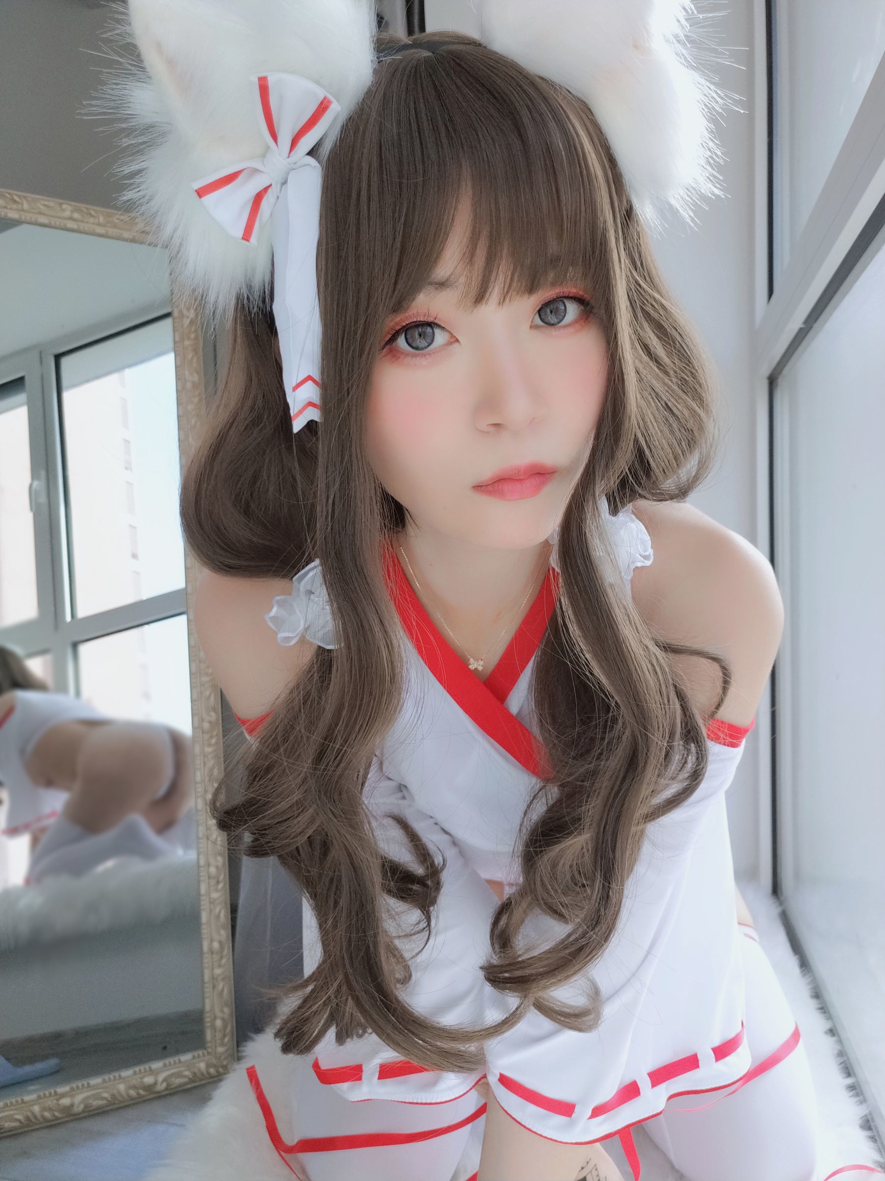 [萝莉COS] 白银 – 神社饲养的小狐狸 [50P]