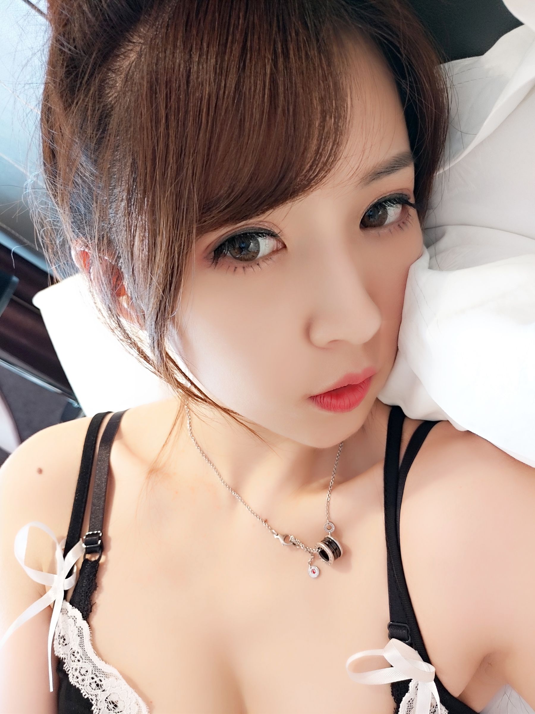 斗鱼主播小女巫露娜 – 黑色吊带裙 [36P]