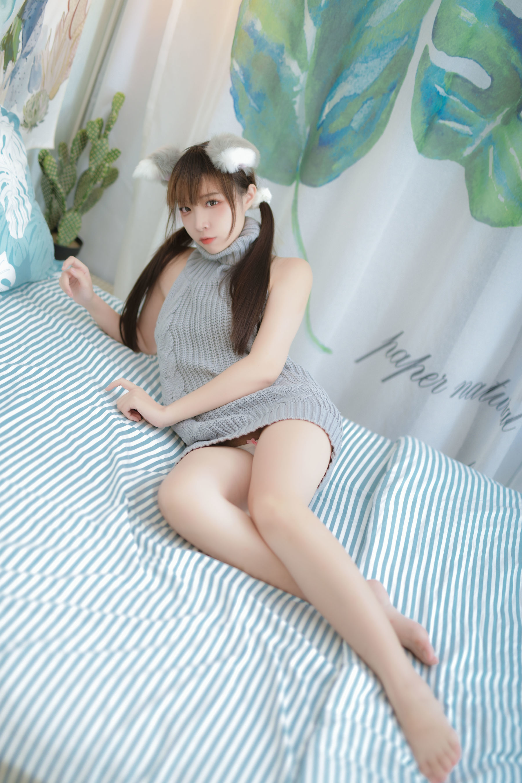 人气Coser二佐Nisa 宠物少女 私房露背毛衣 [17P]
