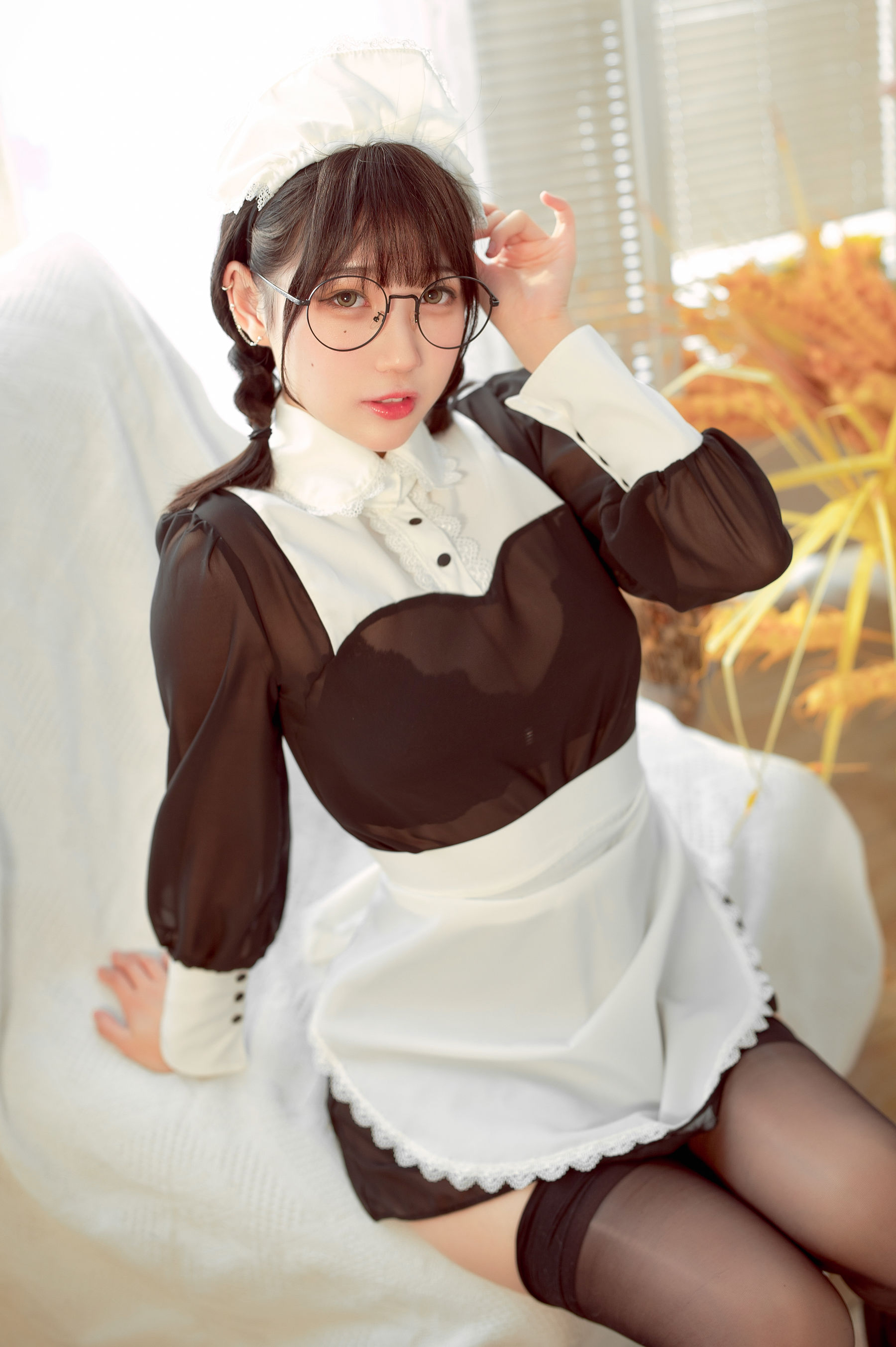 周叽是可爱兔兔 – 眼镜女仆 [35P]