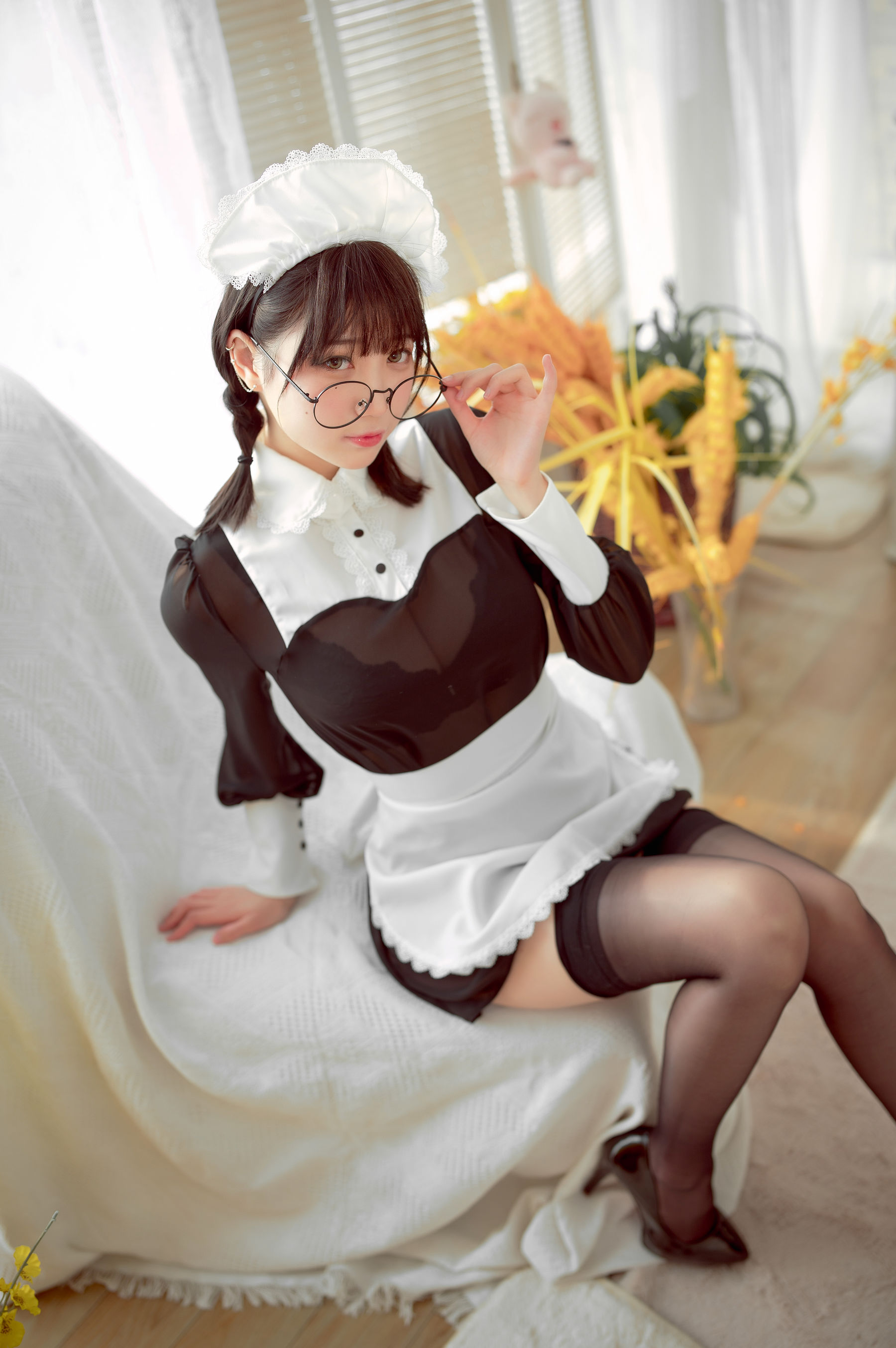 周叽是可爱兔兔 – 眼镜女仆 [35P]