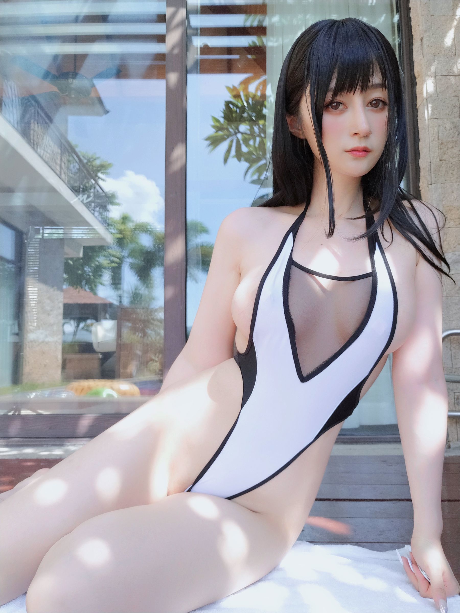 Coser小姐姐白银 – 黑白泳衣 [14P]