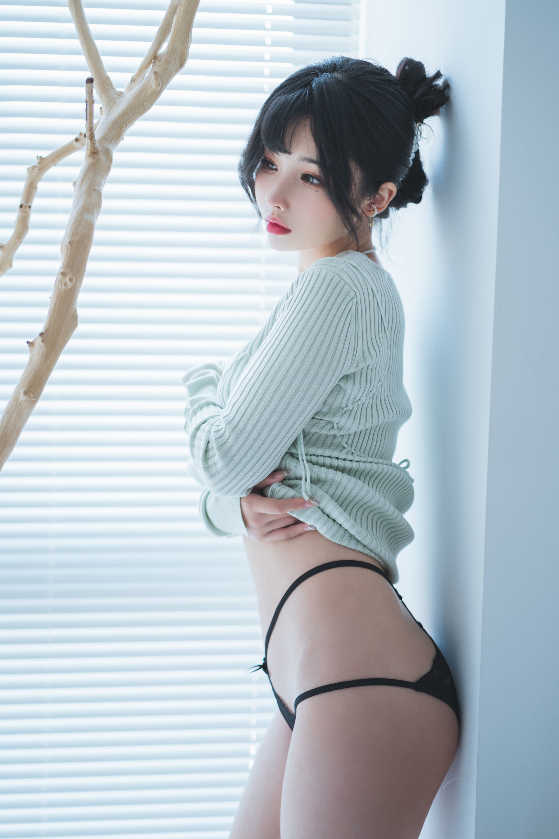 COS福利rioko凉凉子 – 人妻毛衣 [54P]