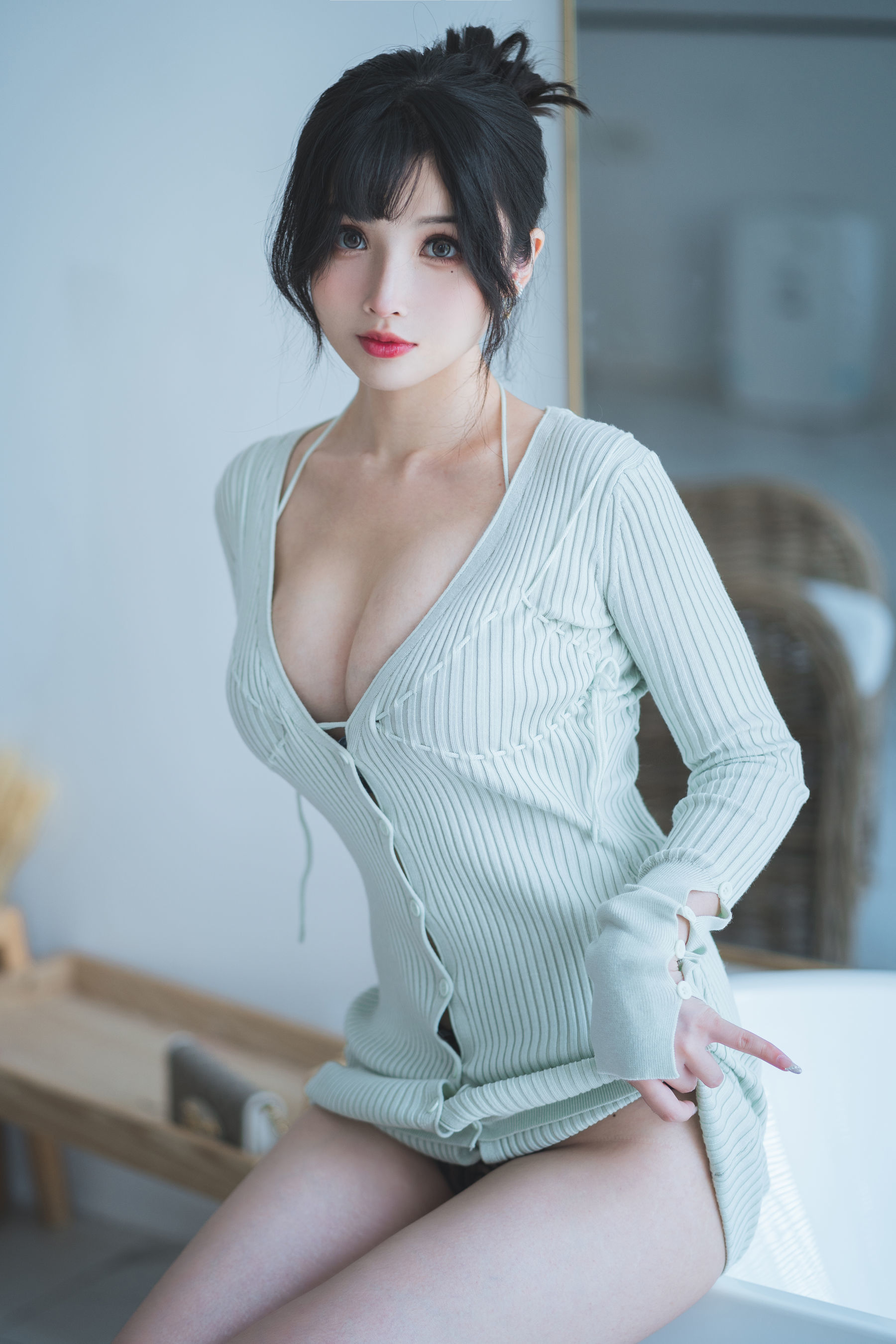 COS福利rioko凉凉子 – 人妻毛衣 [54P]