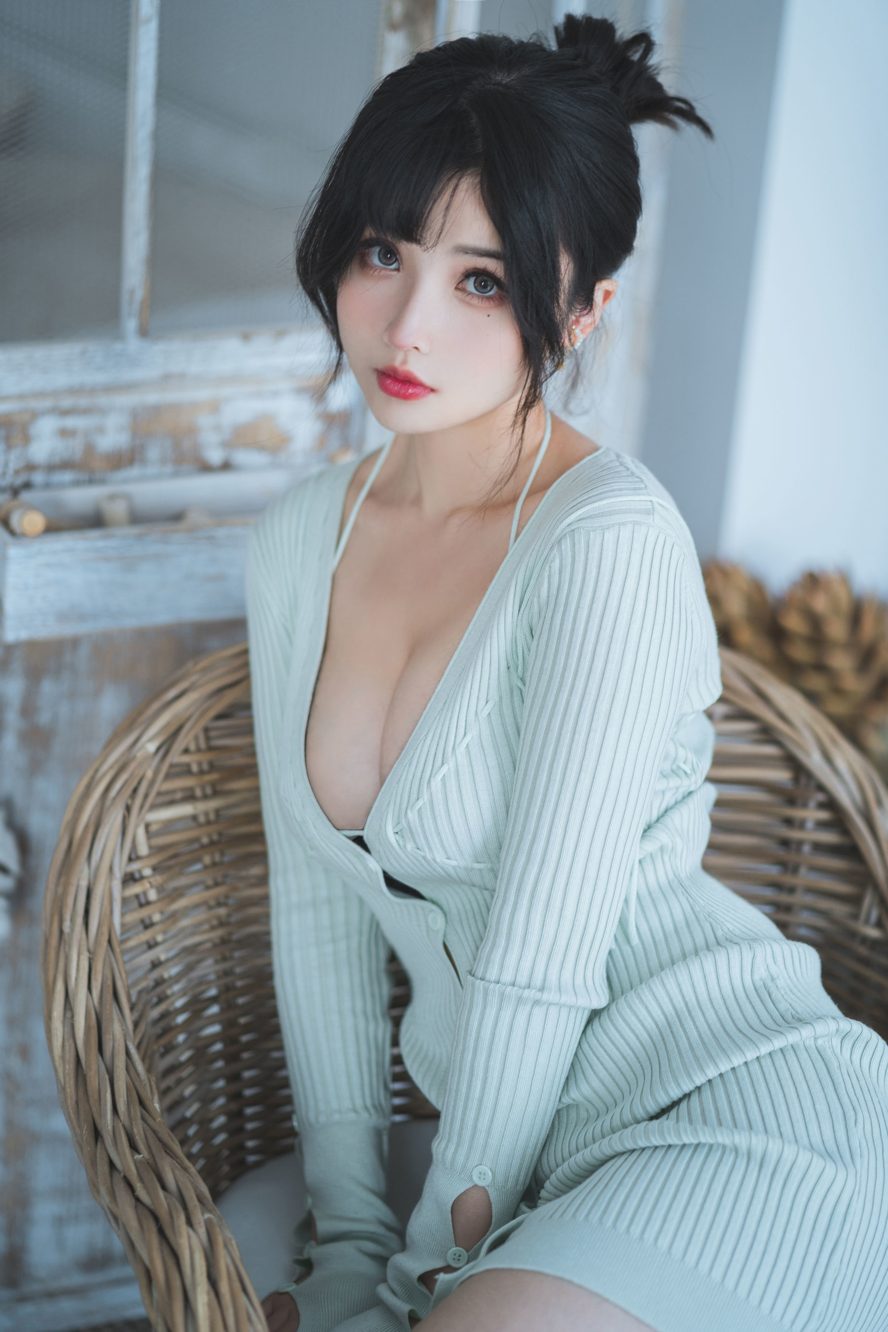 COS福利rioko凉凉子 – 人妻毛衣 [54P]