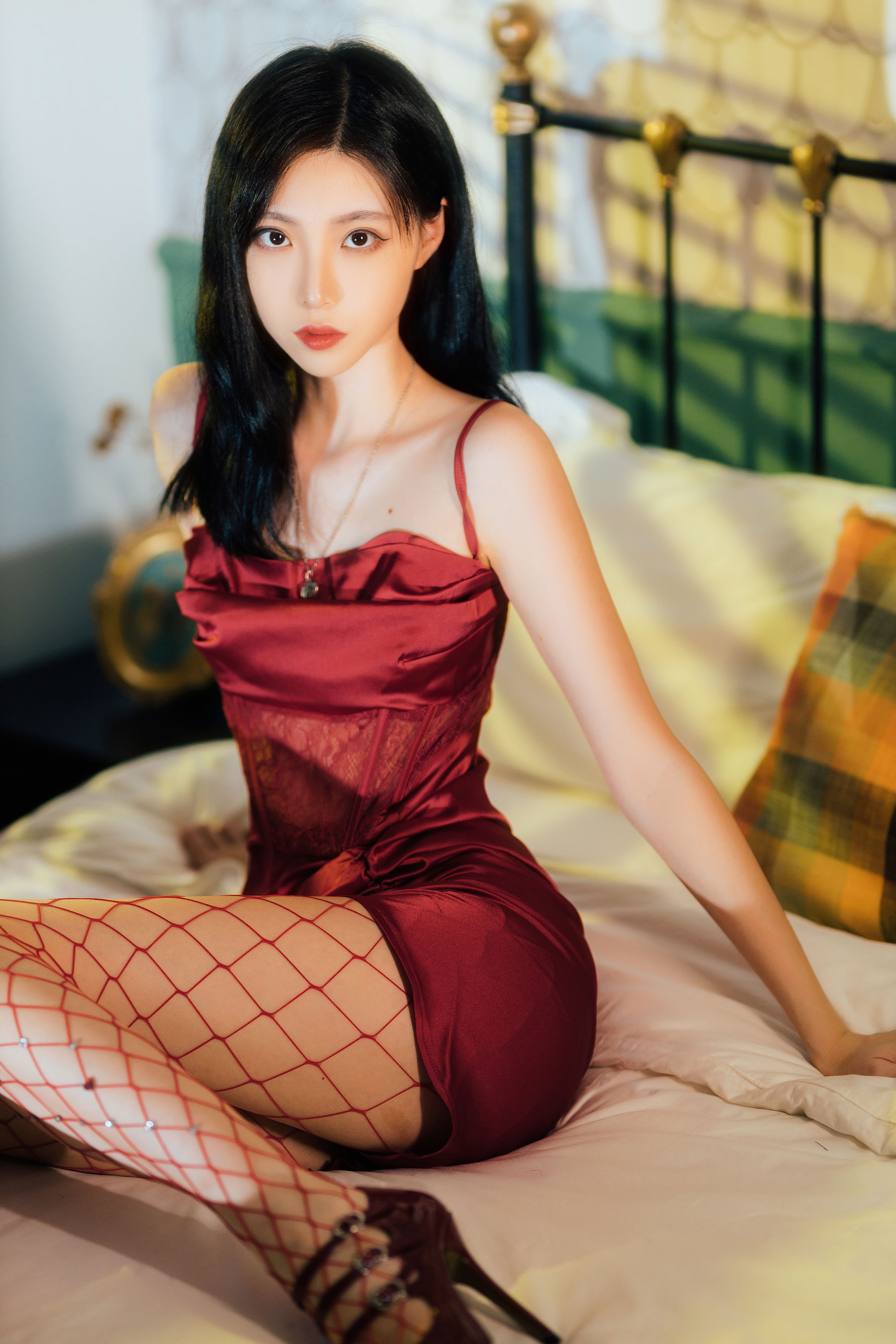 许岚(叁月life) – 网袜红裙 [39P]