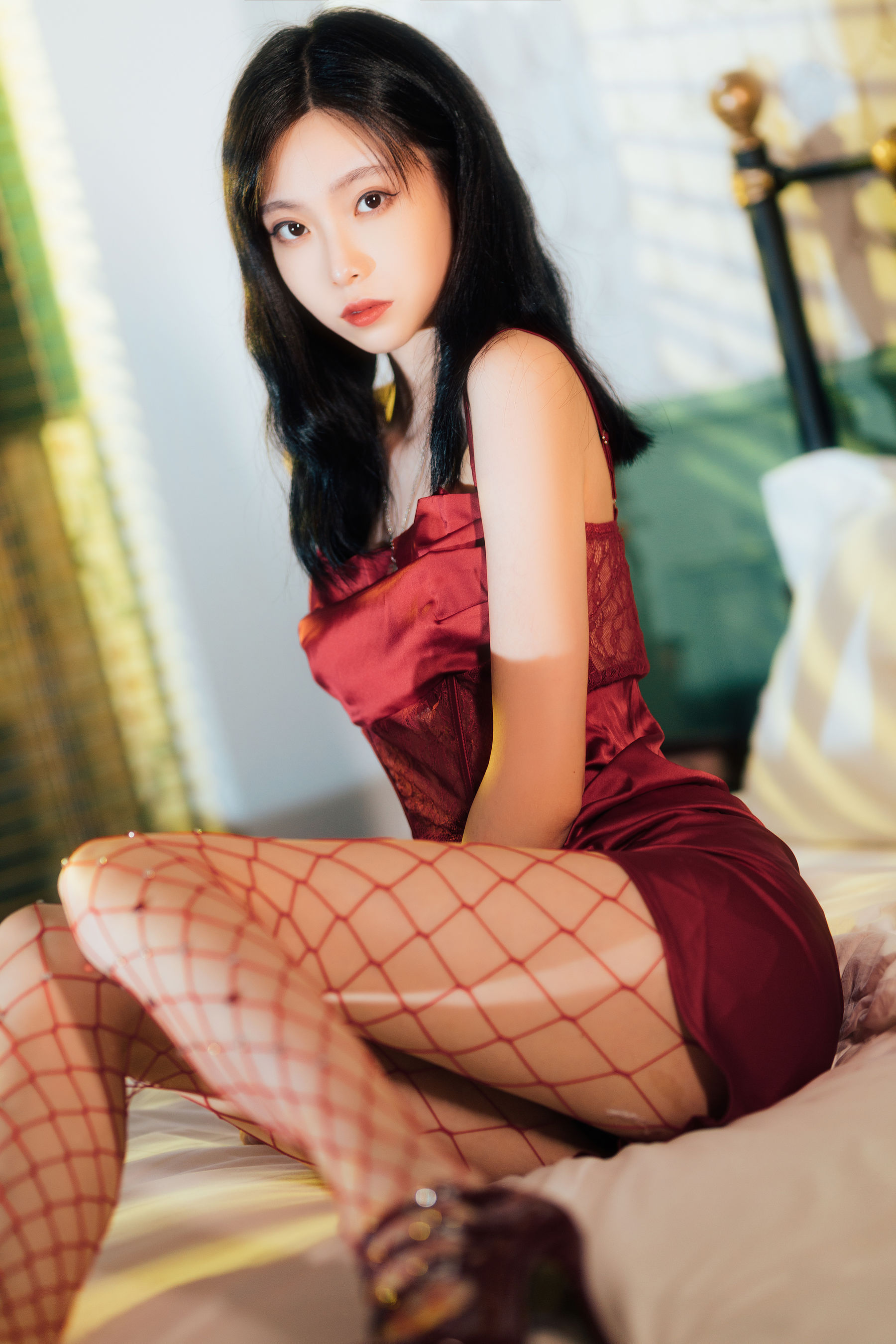 许岚(叁月life) – 网袜红裙 [39P]