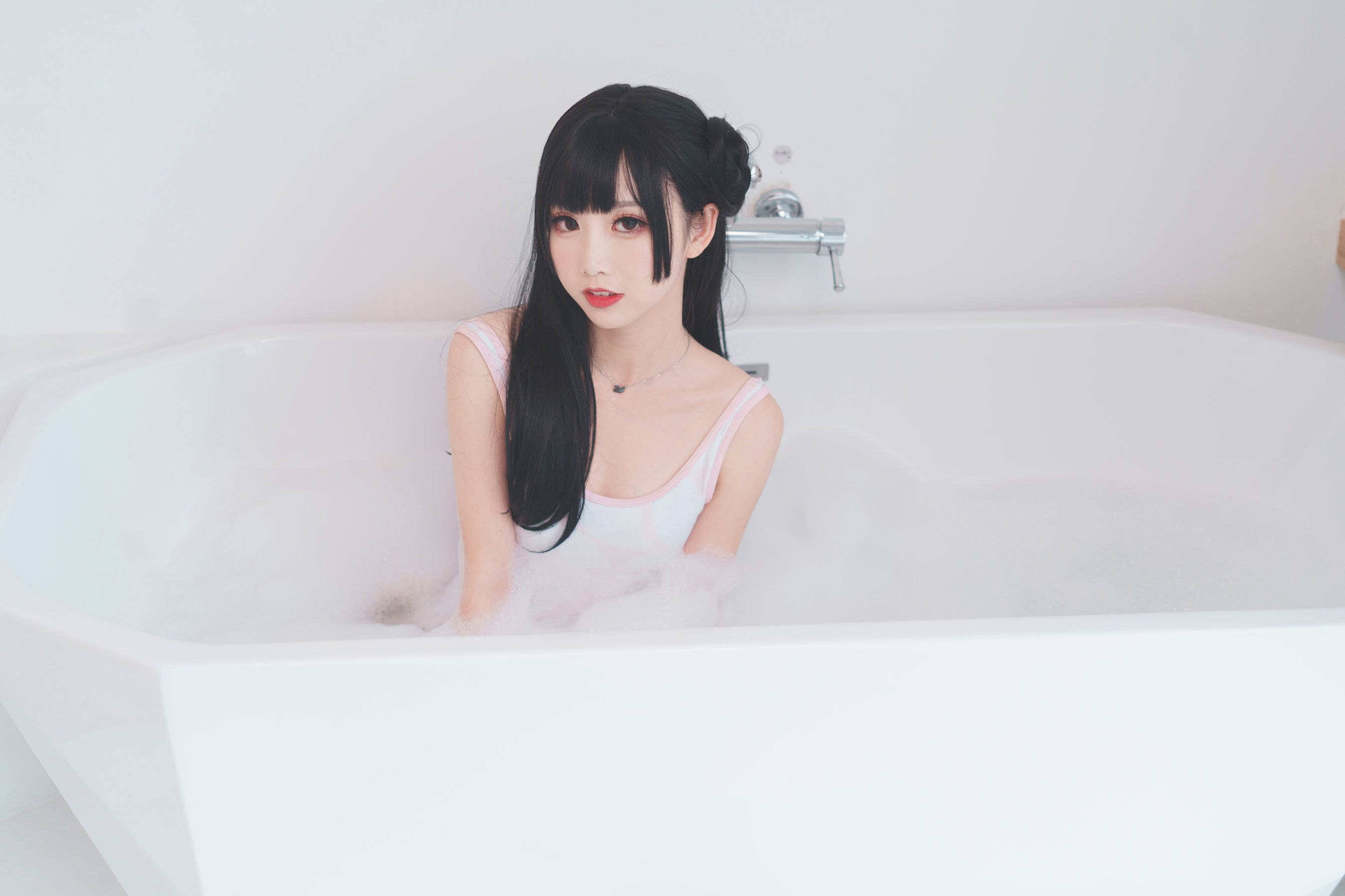 可爱人气Coser面饼仙儿 – 浴缸泡泡 [41P]