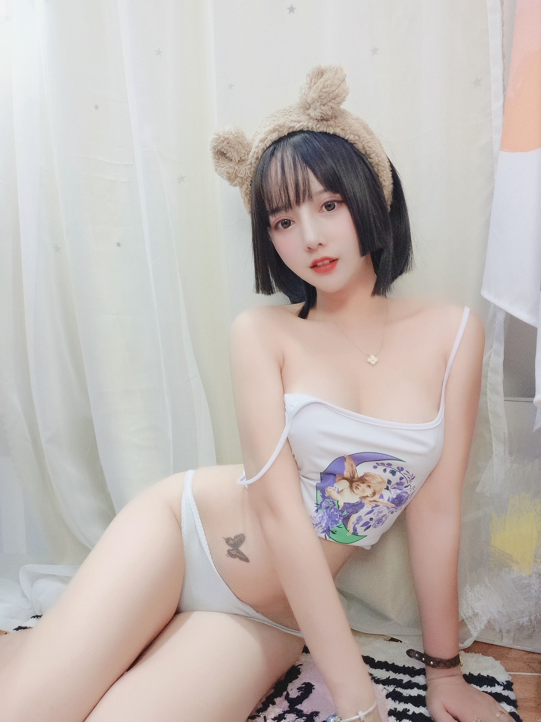 [萝莉COS] 斗鱼米线线sama – 小可爱熊妹 [32P]