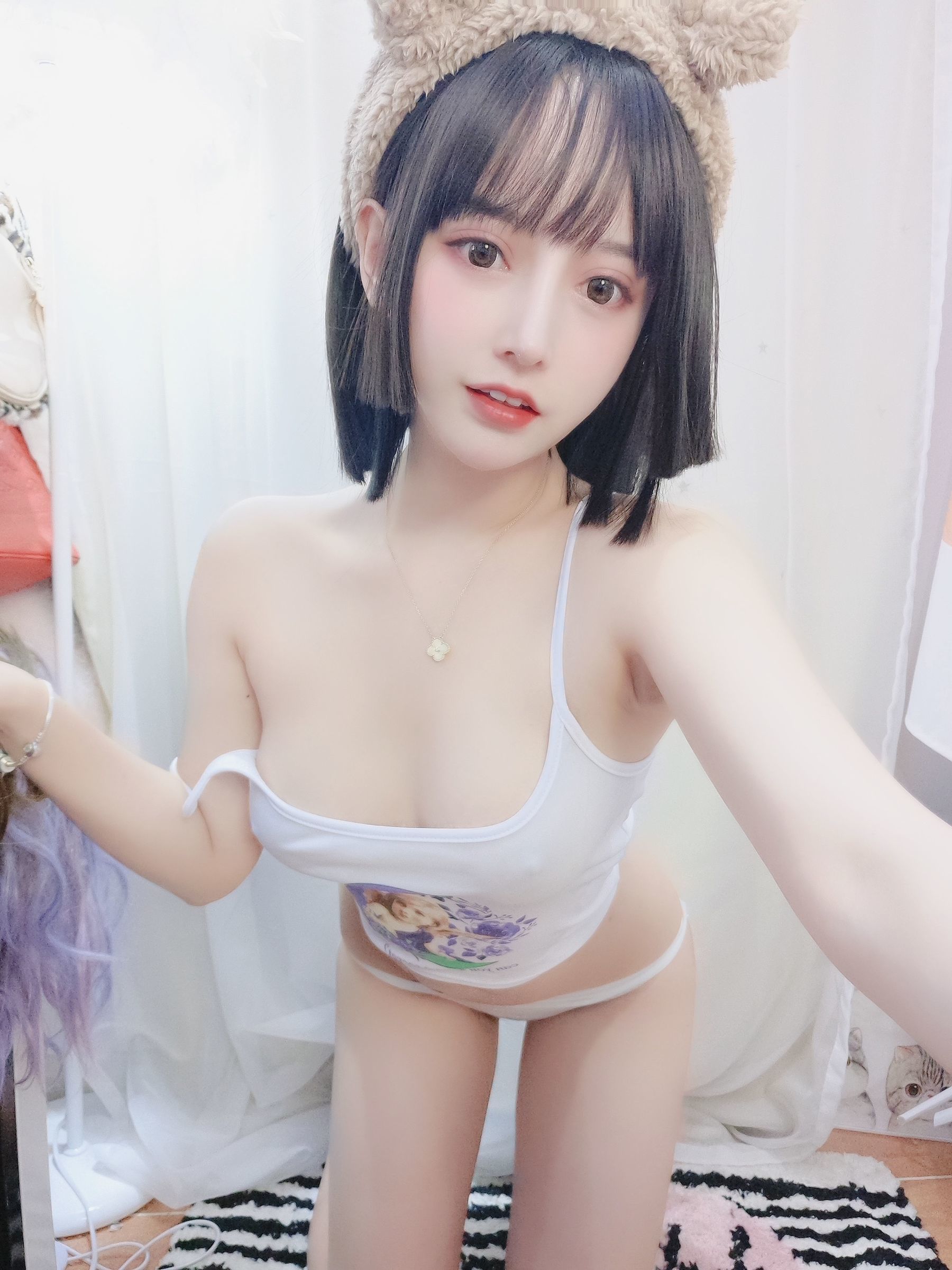 [萝莉COS] 斗鱼米线线sama – 小可爱熊妹 [32P]