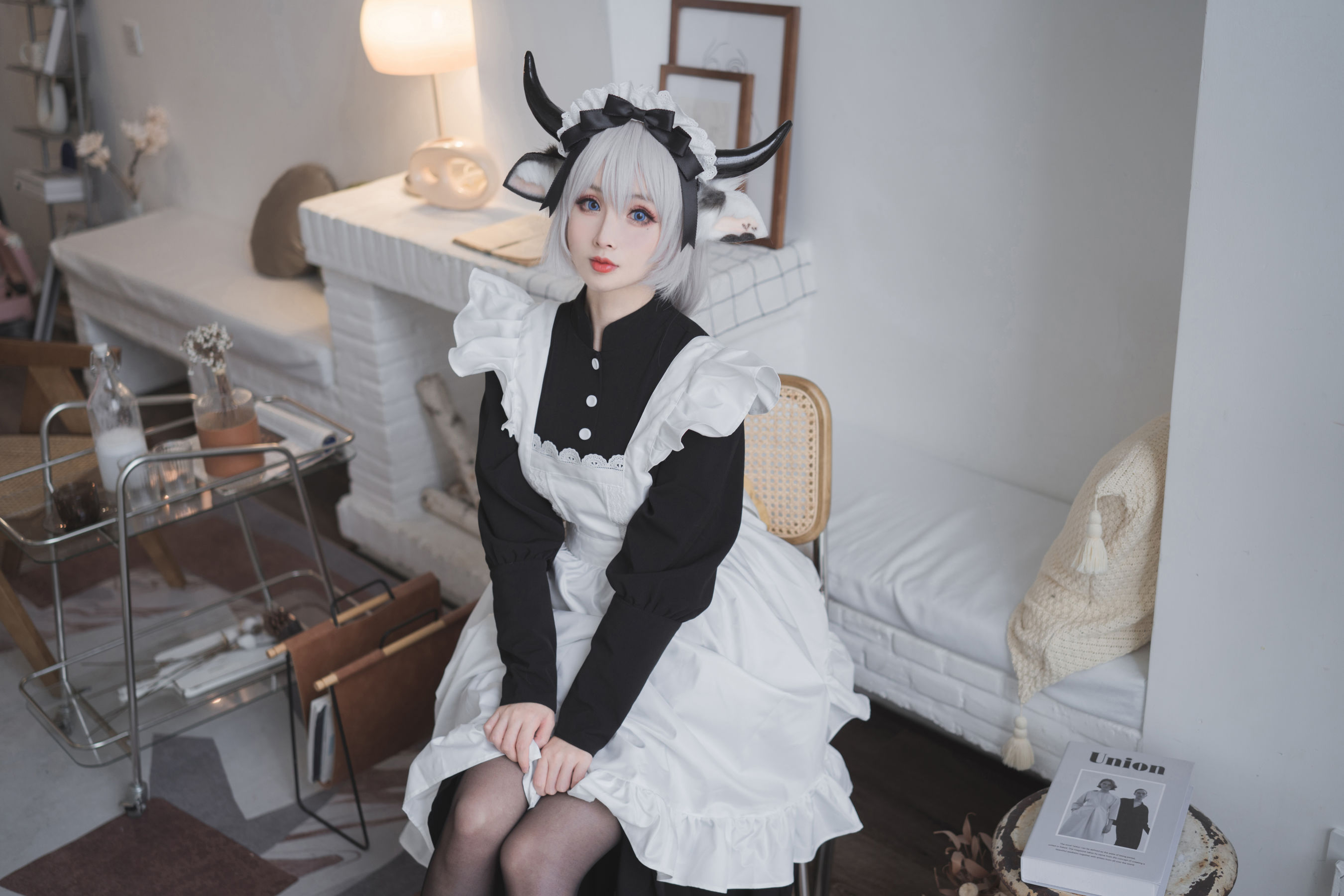 COS福利rioko凉凉子 – 贴心的奶牛女仆 [45P]