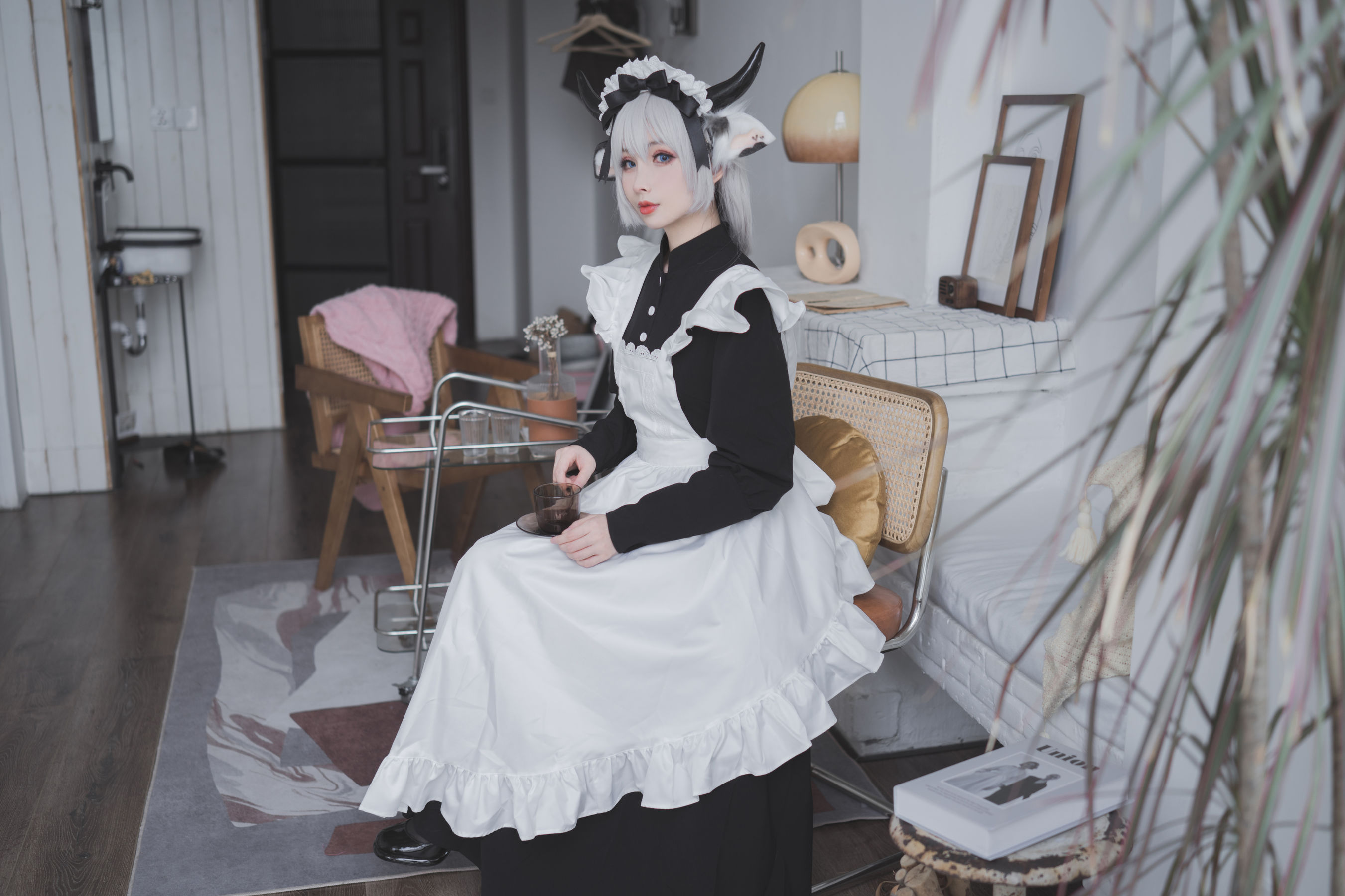 COS福利rioko凉凉子 – 贴心的奶牛女仆 [45P]