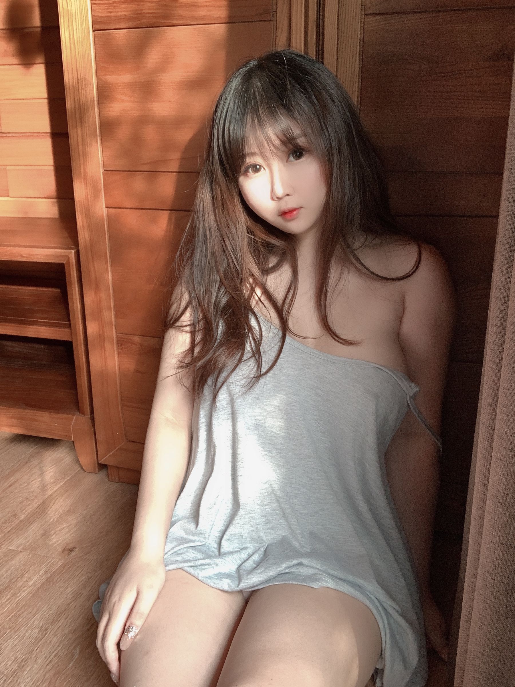 [Cosplay写真] 蜜桃少女是依酱呀 – 光 [34P]