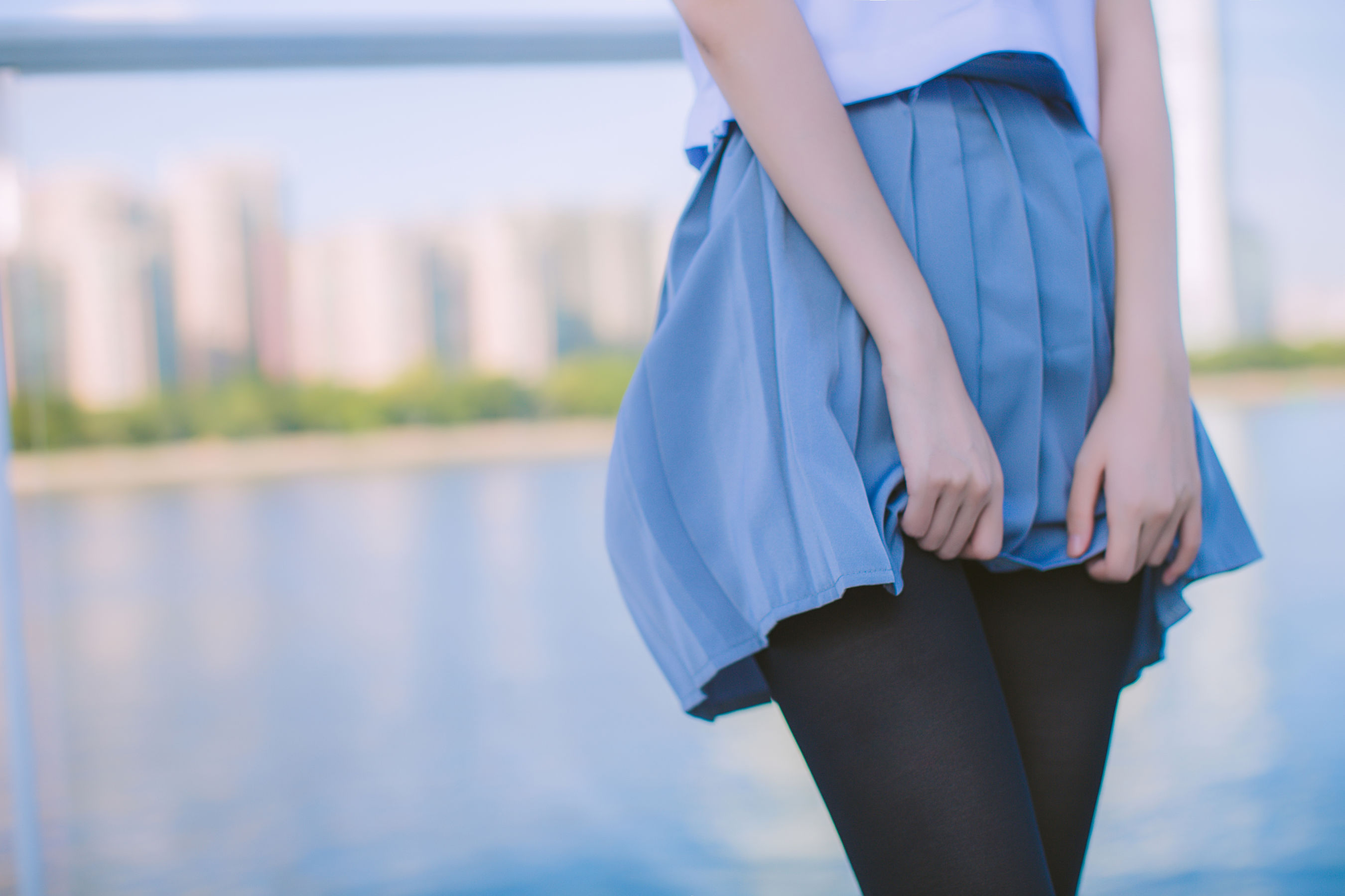 疯猫ss 海边蓝白水手服 [15P]