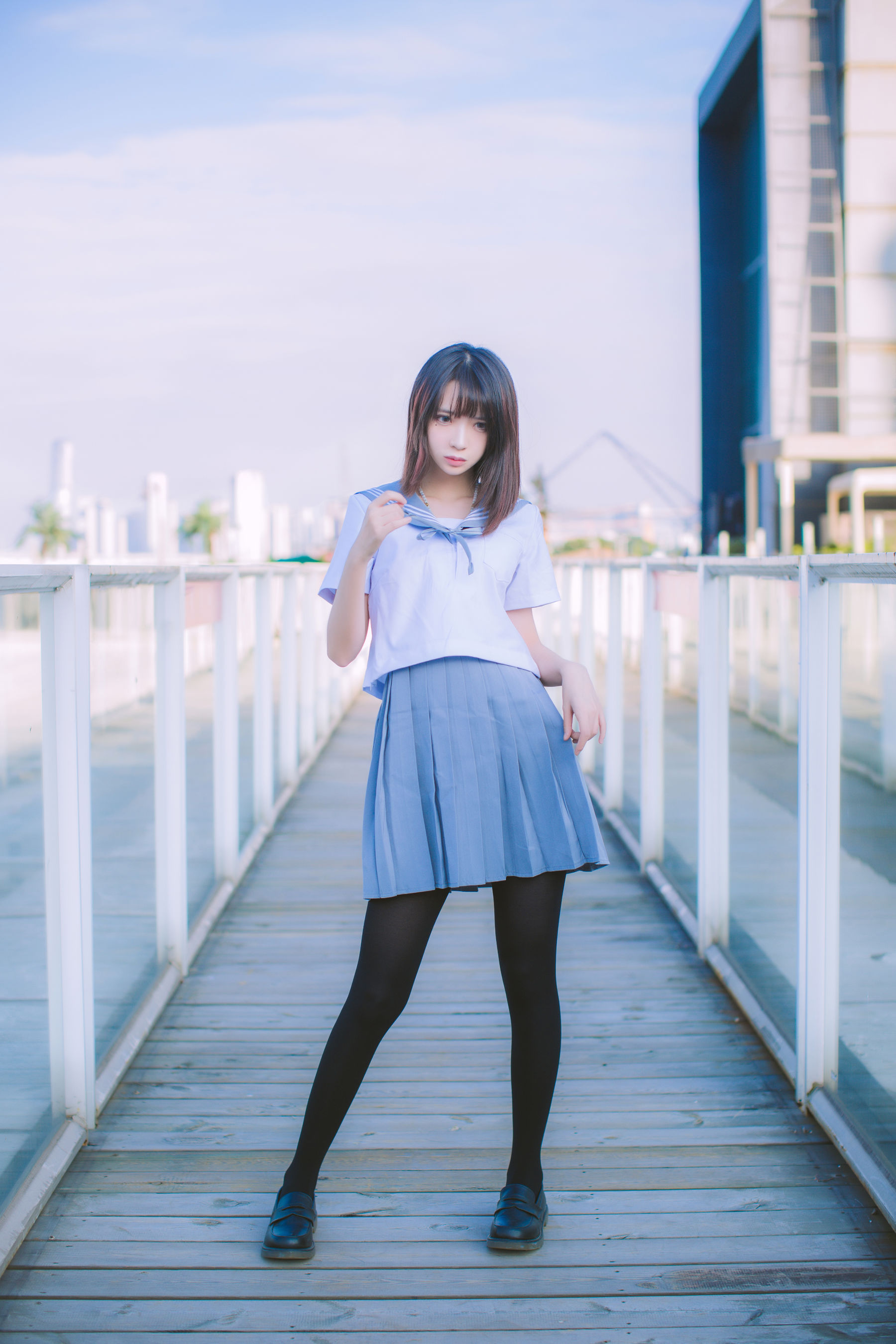 疯猫ss 海边蓝白水手服 [15P]
