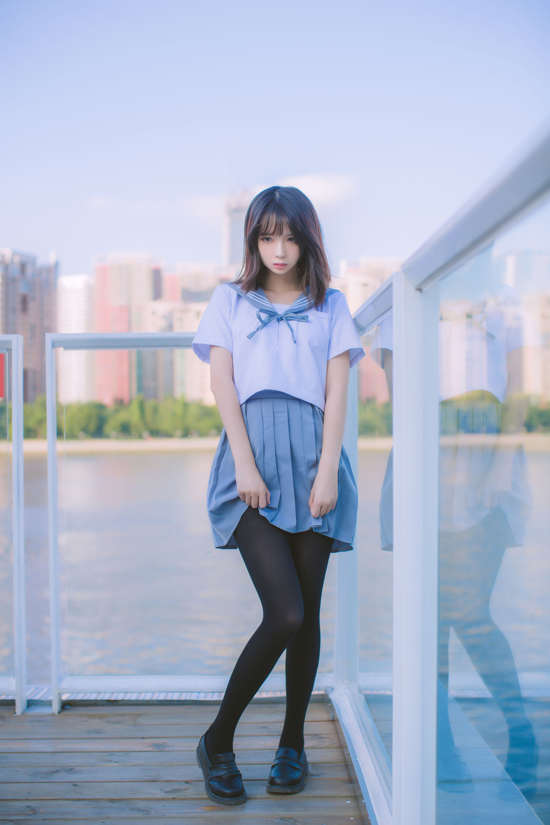 疯猫ss 海边蓝白水手服 [15P]