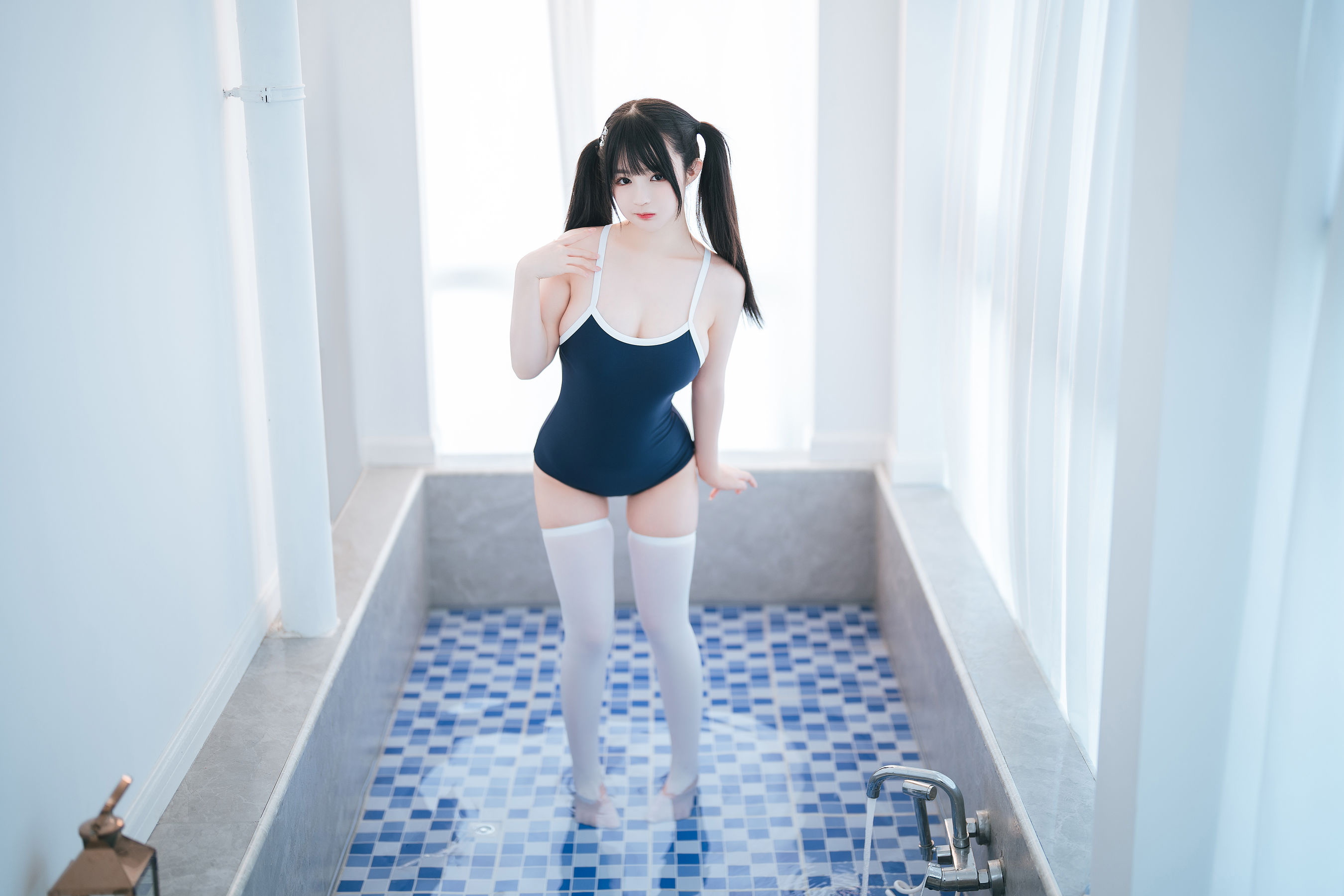 Coser小姐姐白银 – 镂空泳衣 [87P]