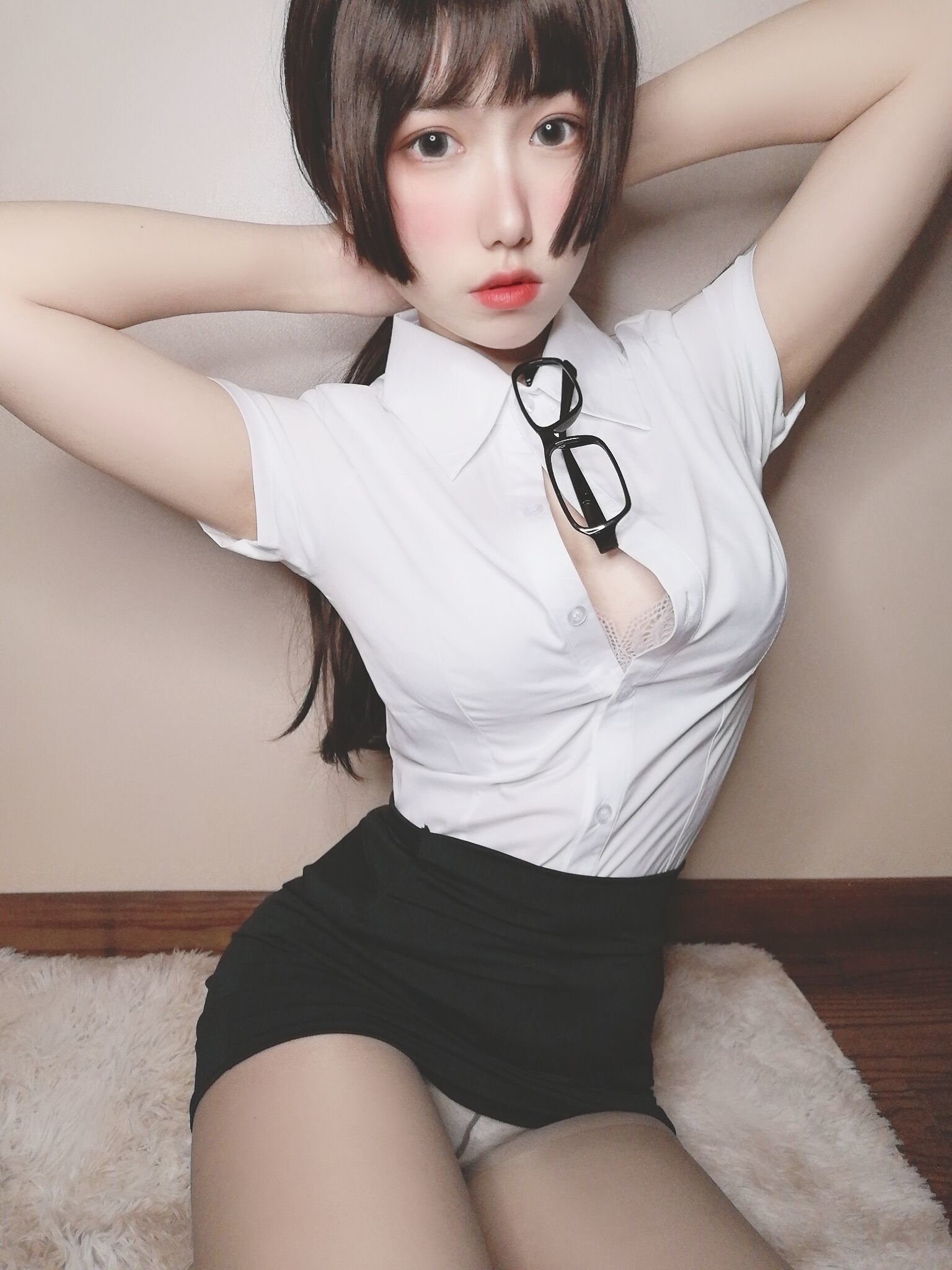 柚子猫 – 醉酒小秘书 [52P]