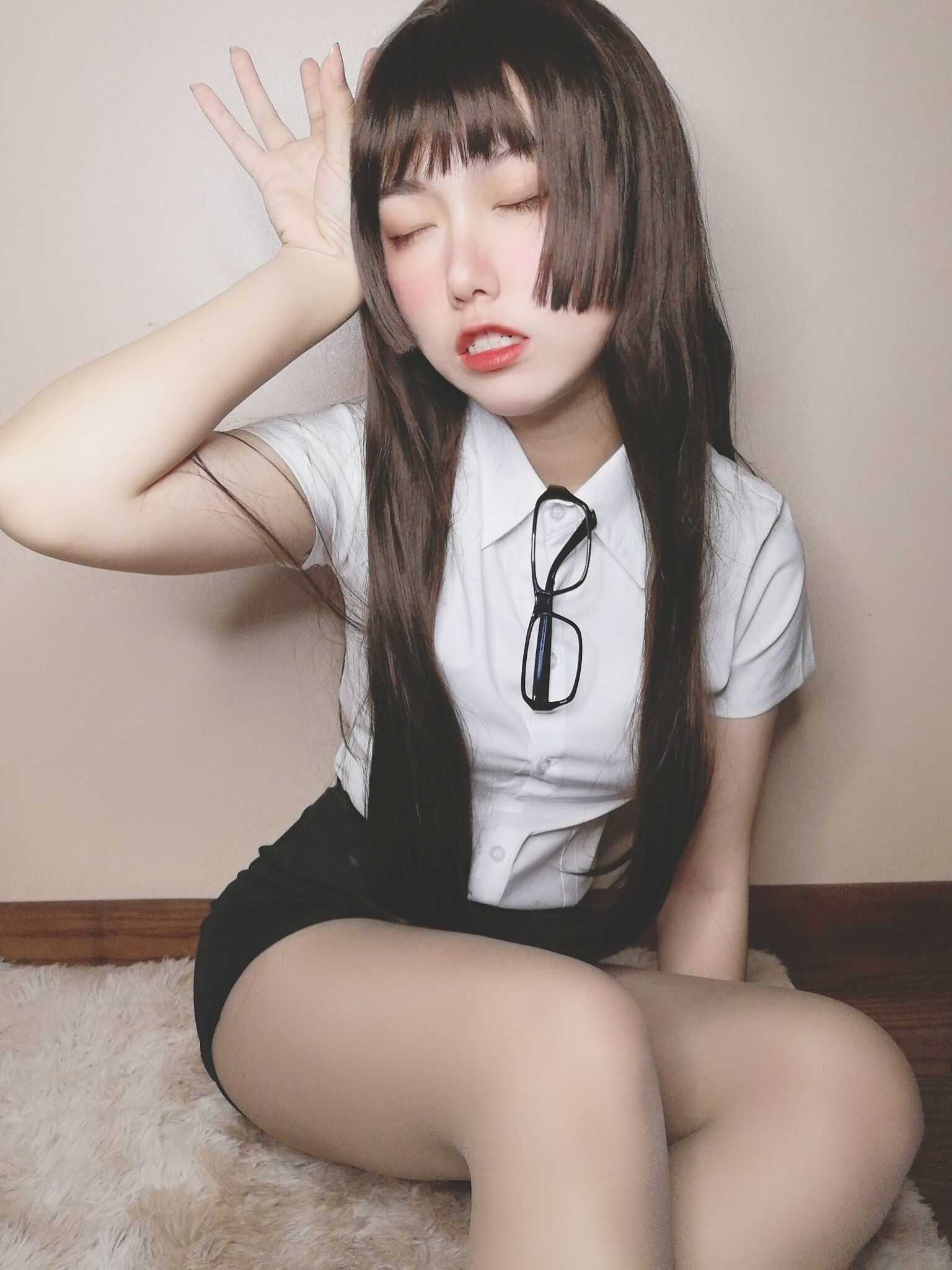 柚子猫 – 醉酒小秘书 [52P]