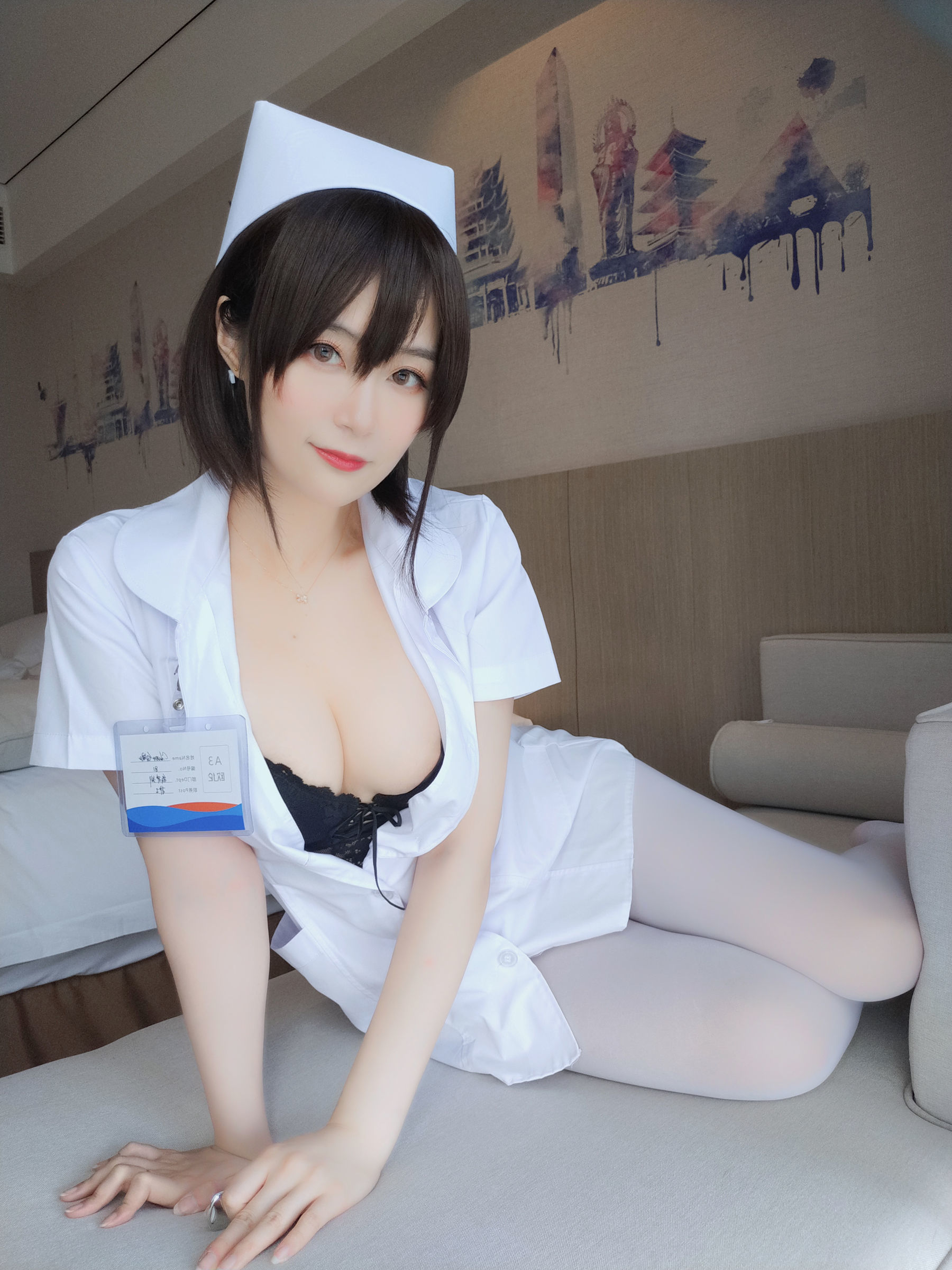 [萝莉COS] 白银 – 短发小护士 [37P]