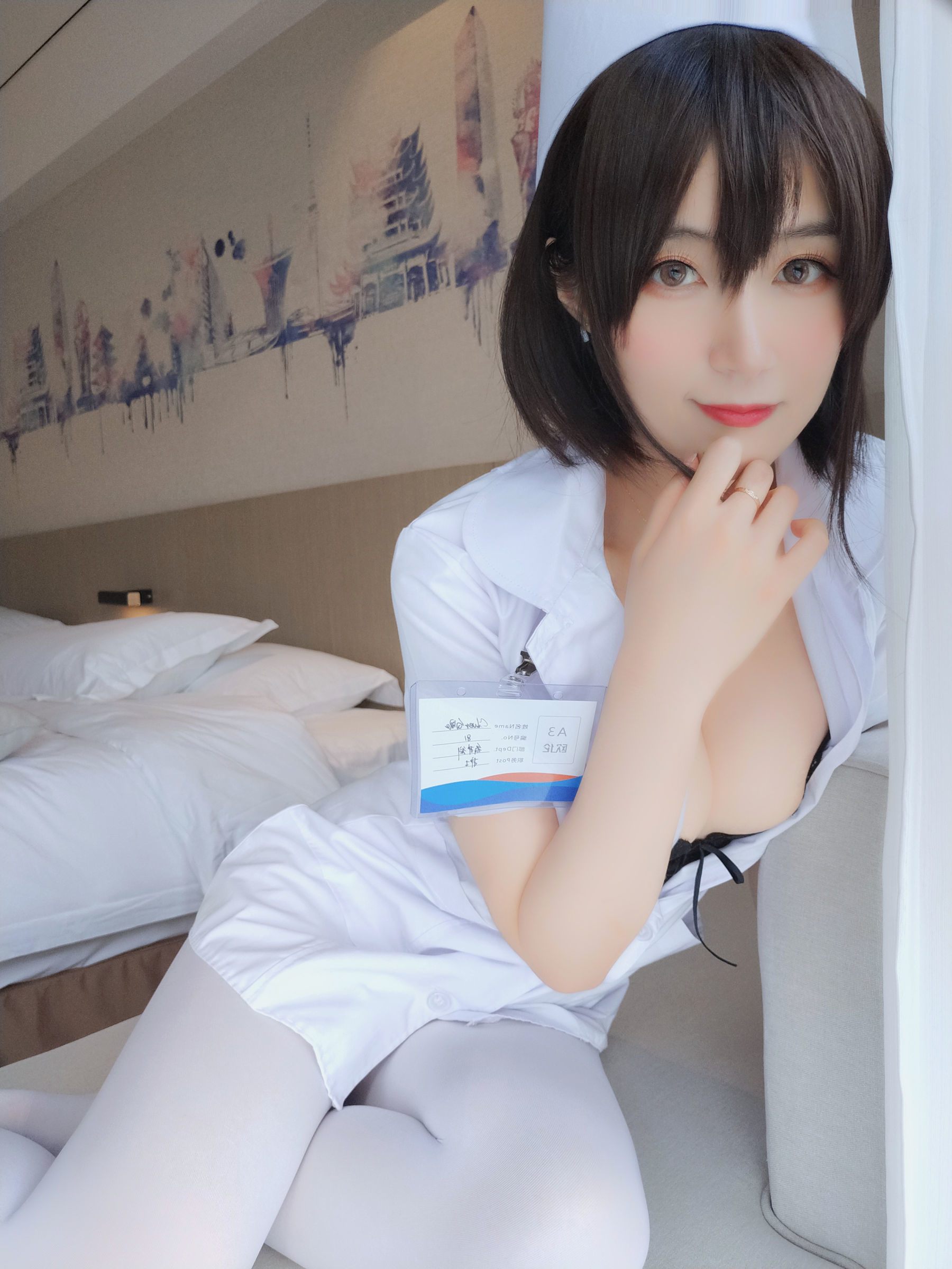[萝莉COS] 白银 – 短发小护士 [37P]