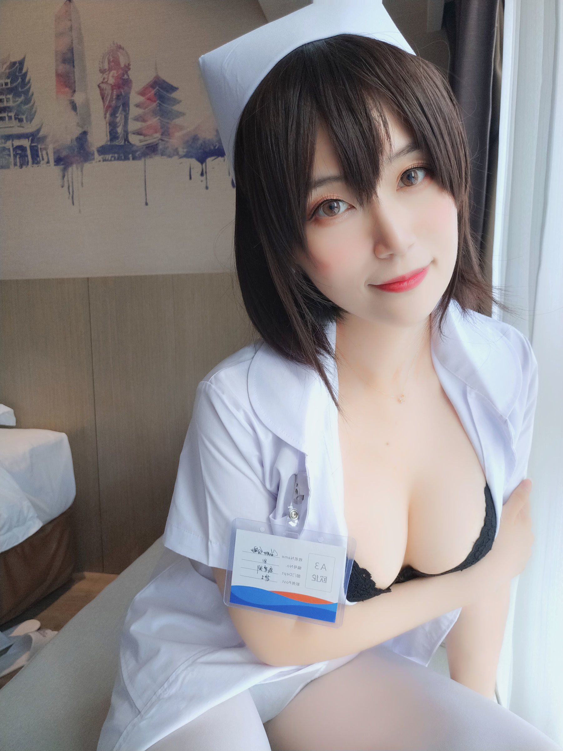 [萝莉COS] 白银 – 短发小护士 [37P]