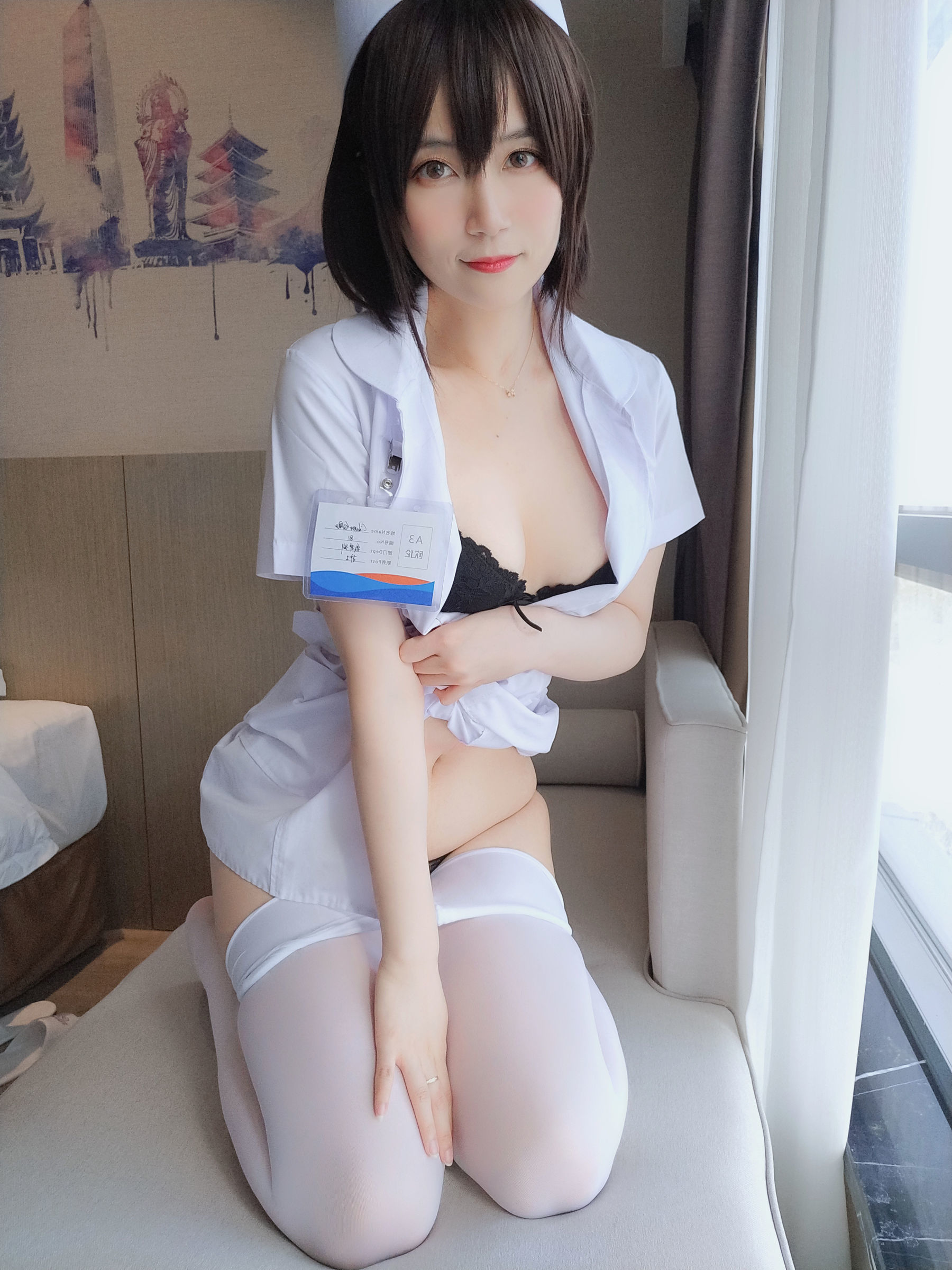 [萝莉COS] 白银 – 短发小护士 [37P]
