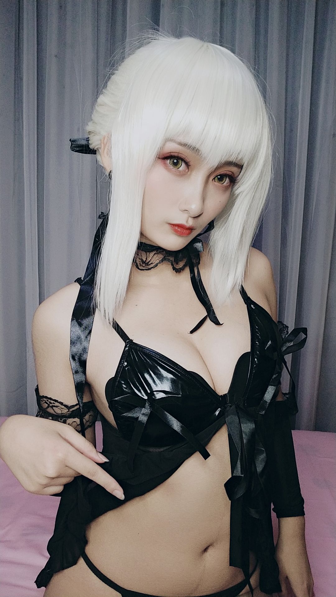 动漫博主洛璃LoLiSAMA – 黑呆睡衣王座 [30P]