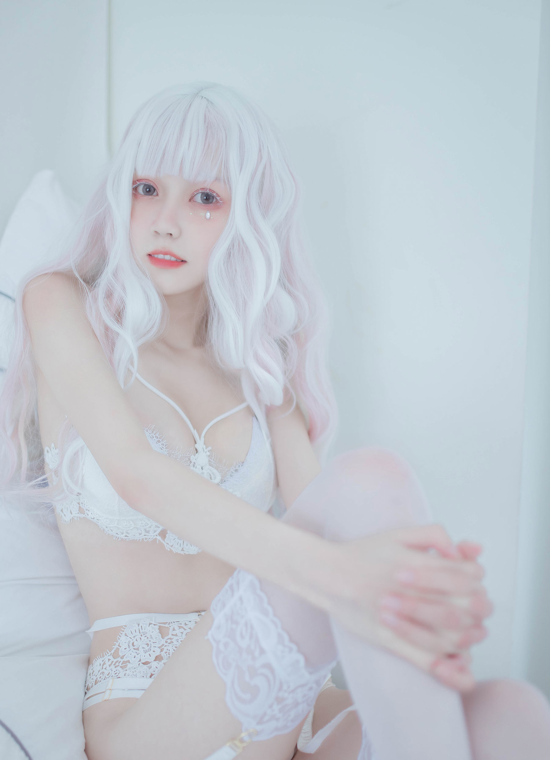 [萝莉COS] 小妖精你的负卿 – 白色蕾丝私房 [33P]