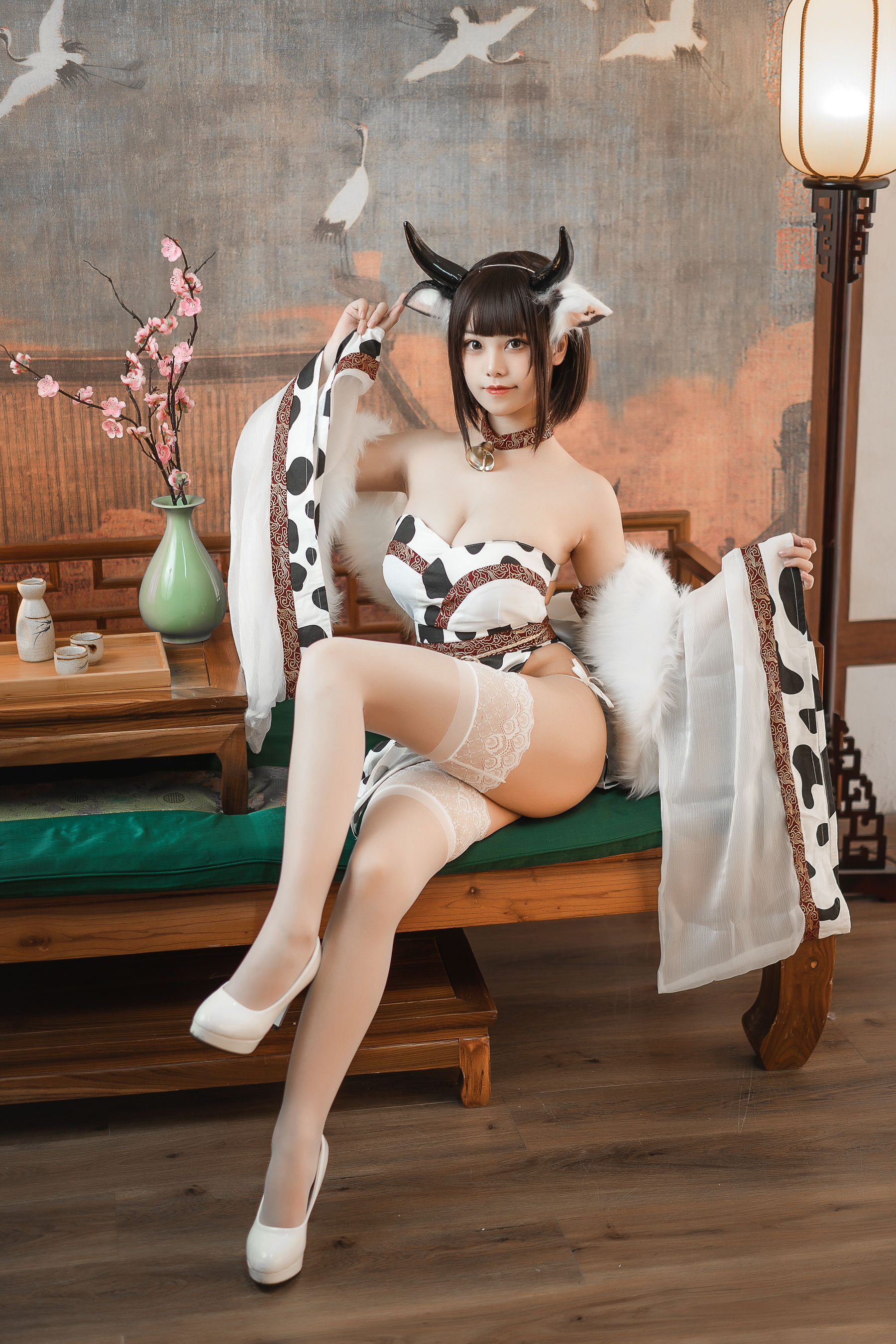 萌系小姐姐蜜汁猫裘 – 奶牛 [50P]