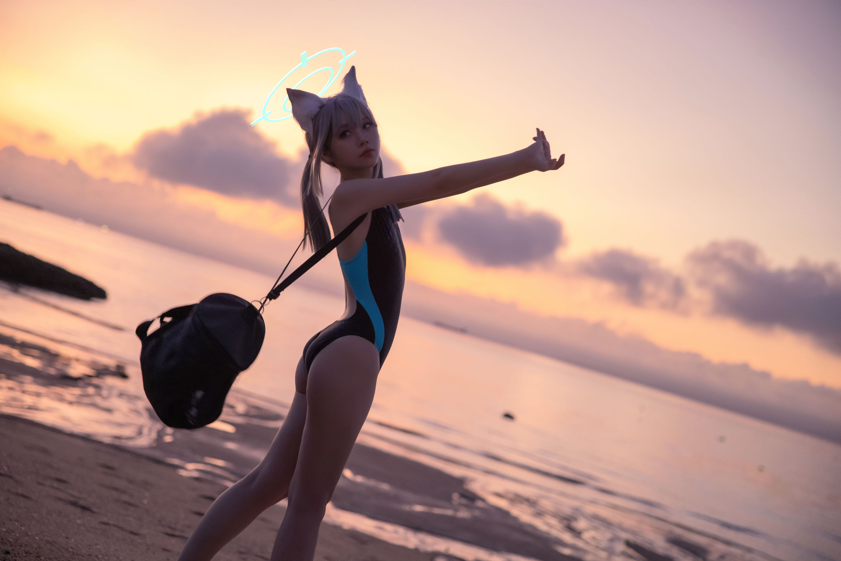 动漫博主G44不会受伤 – 碧蓝档案 砂狼白子泳装 [26P]