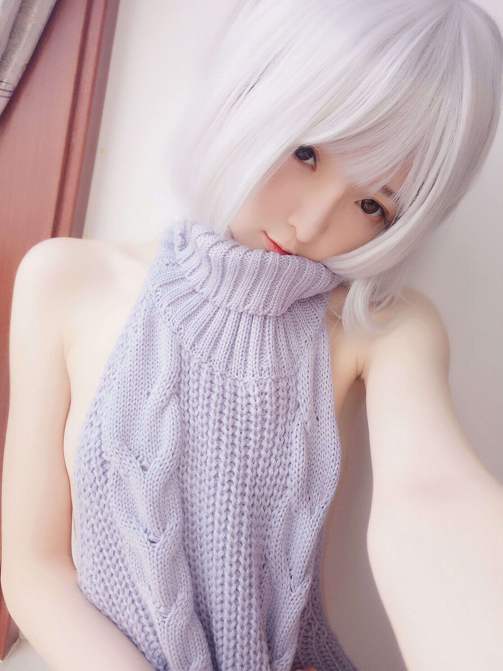 [萝莉COS] 一小央泽 – 毛衣 [19P]
