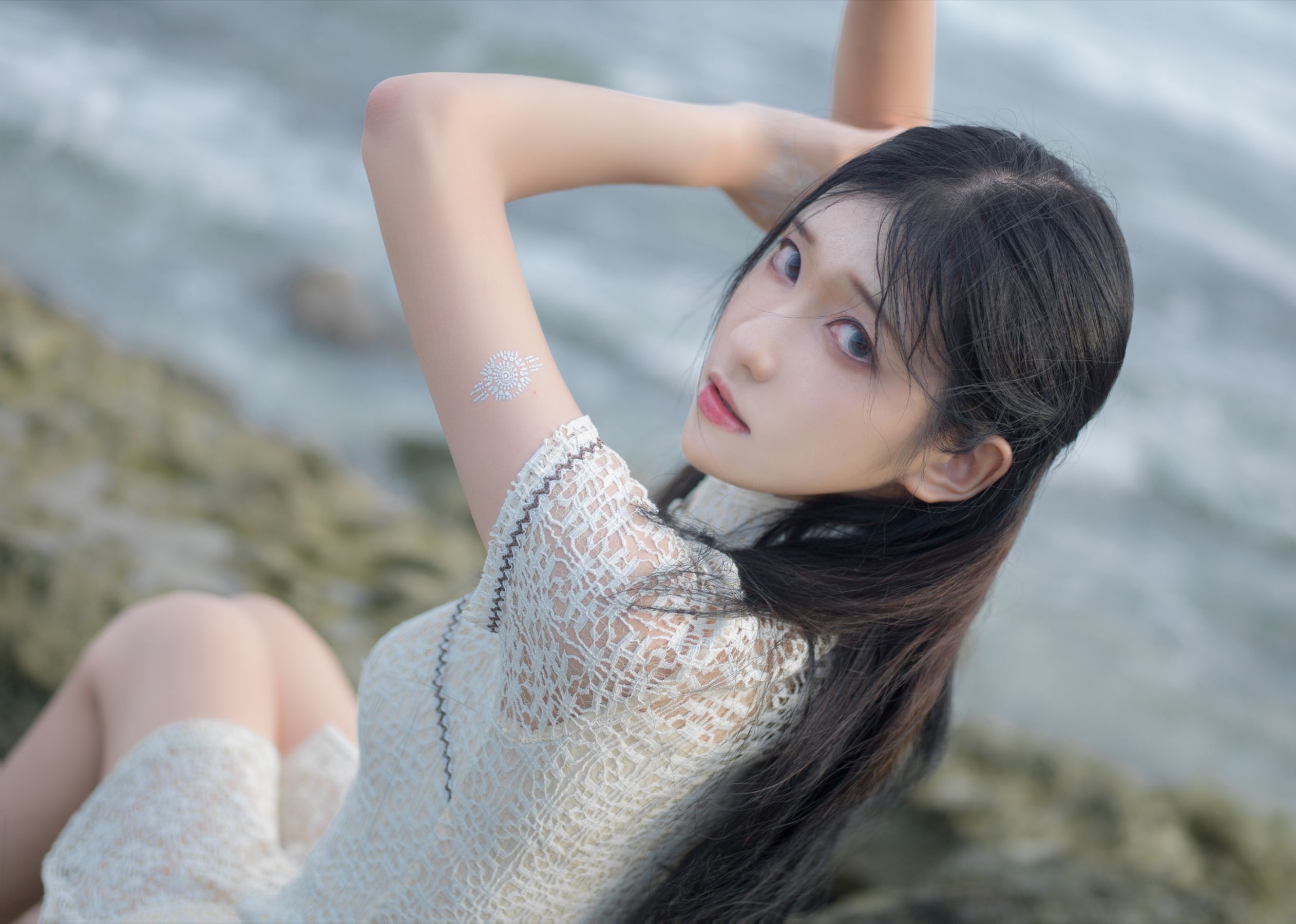 动漫博主南桃Momoko 街拍白旗袍 [11P]