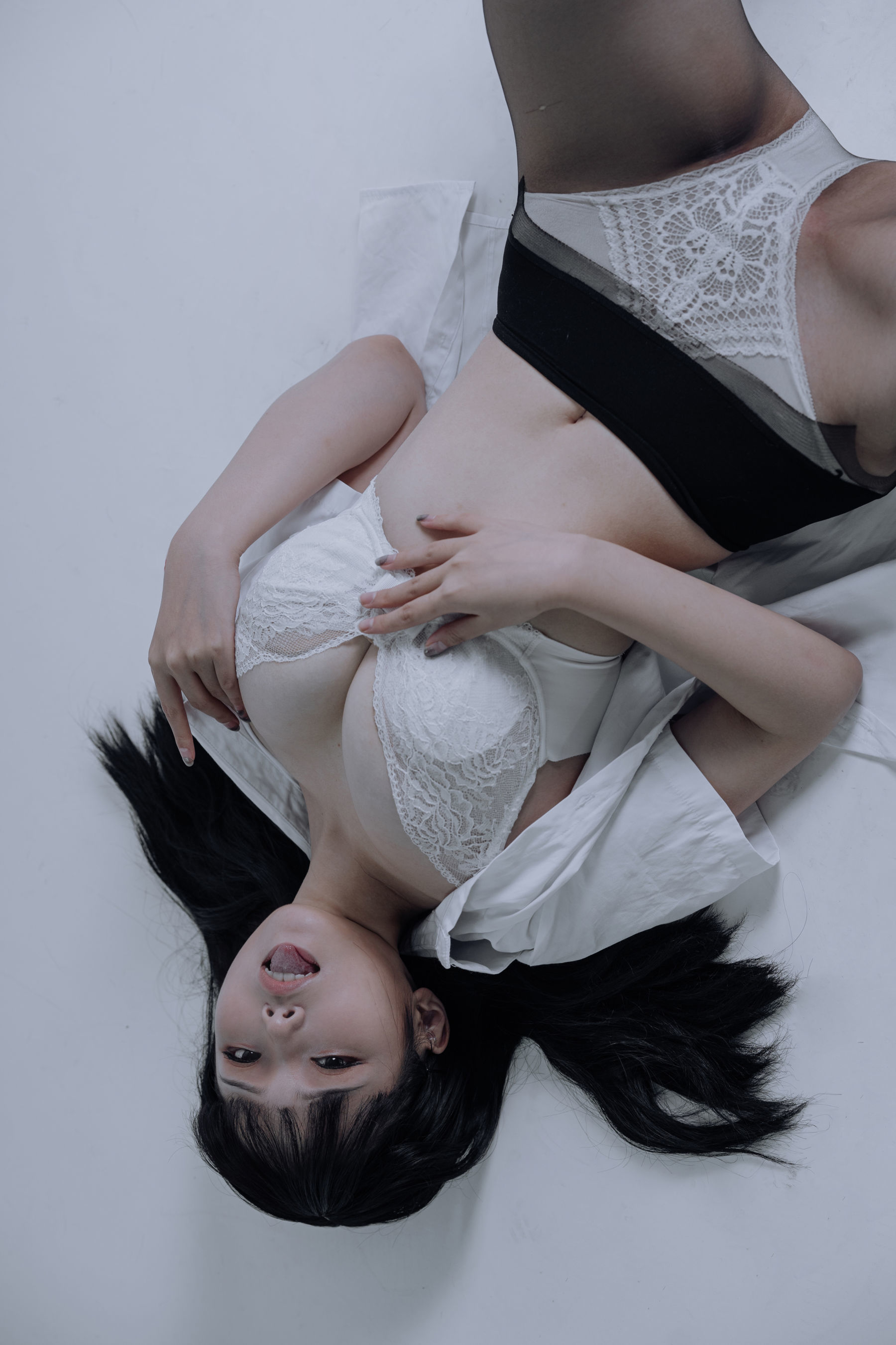 七月喵子 – JK黑丝 [31P]