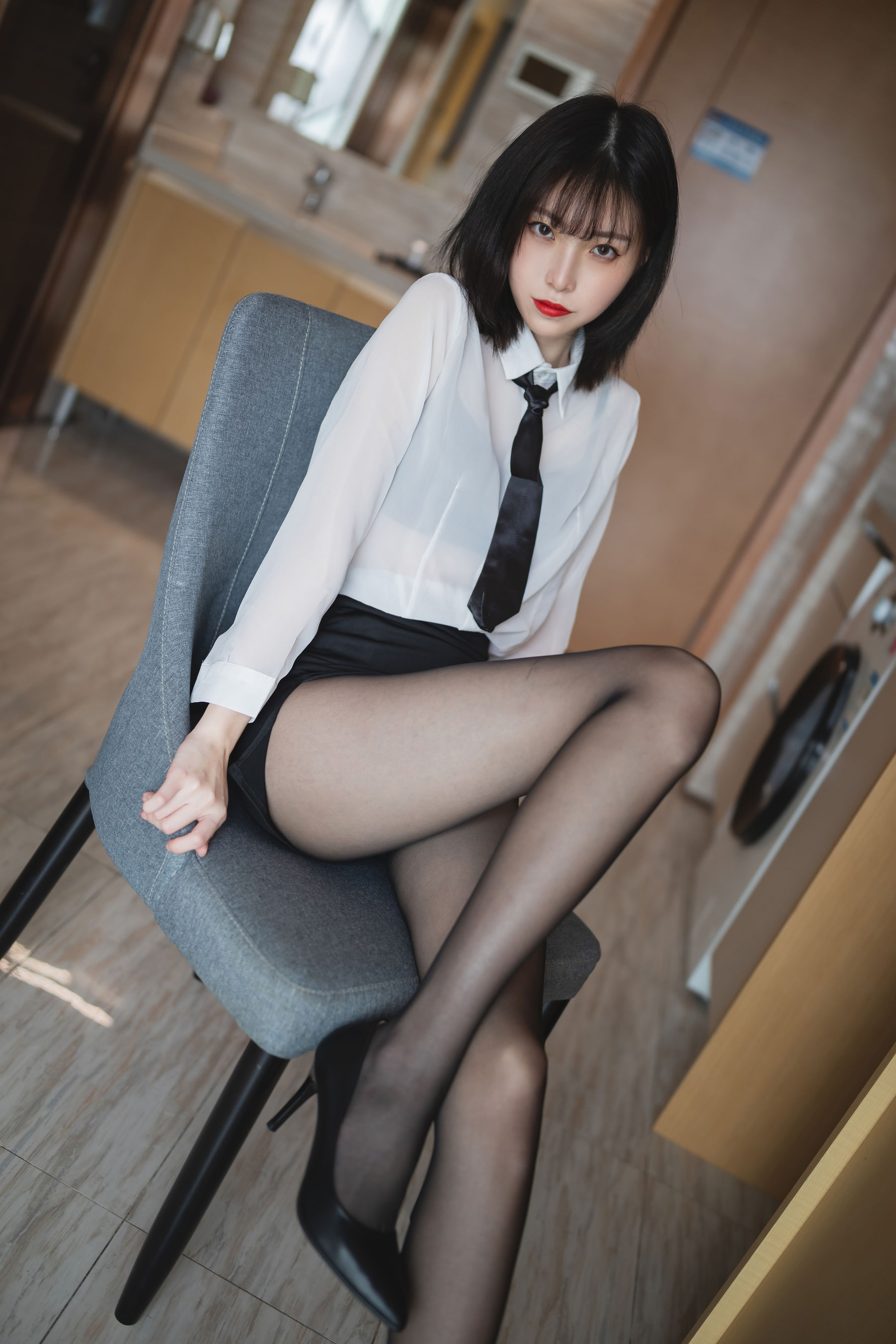 许岚 – OL制服 [41P]